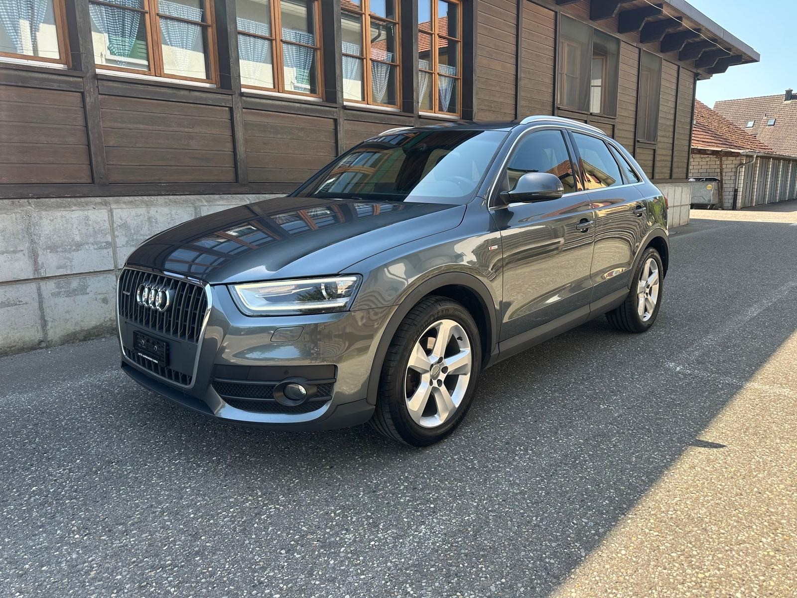 AUDI Q3 2.0 TFSI quattro S-tronic-showroom-element-1