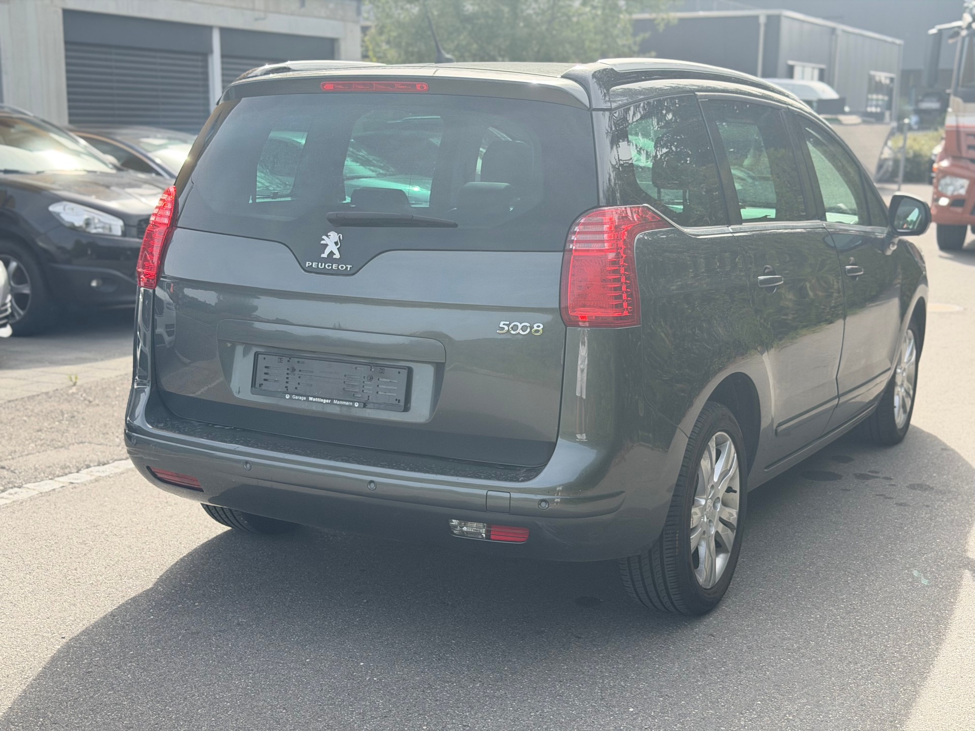 PEUGEOT 5008 1.6 16V T Allure Tiptronic-showroom-element-3
