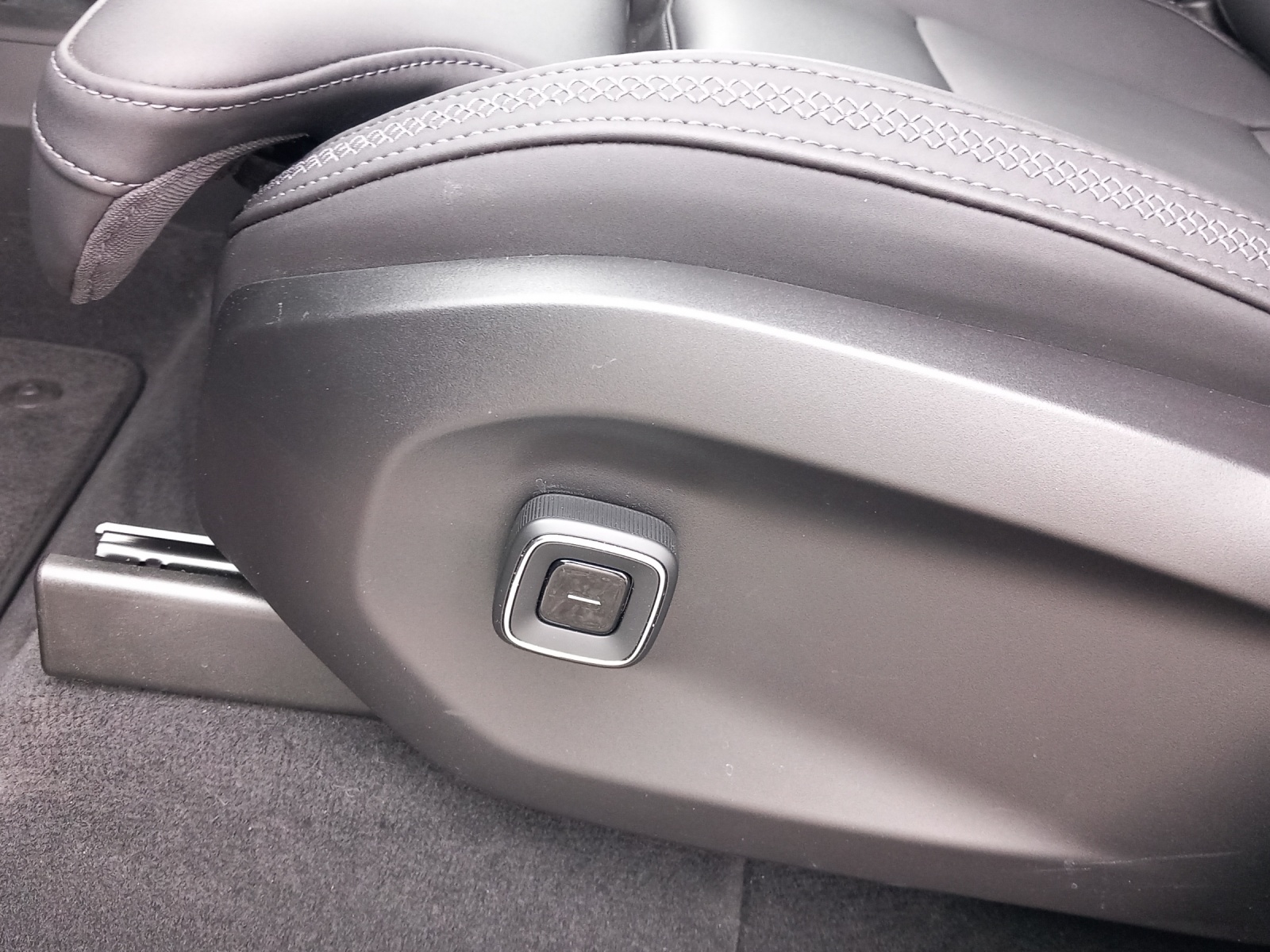 VOLVO EX90 Twin Plus AWD-image-22