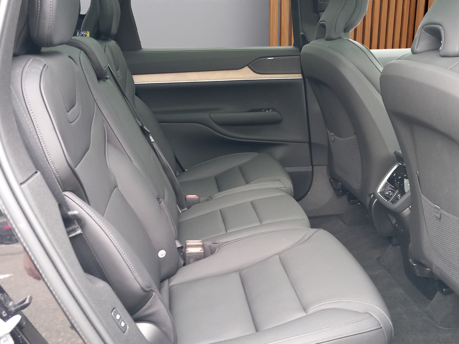 VOLVO EX90 Twin Plus AWD-image-11