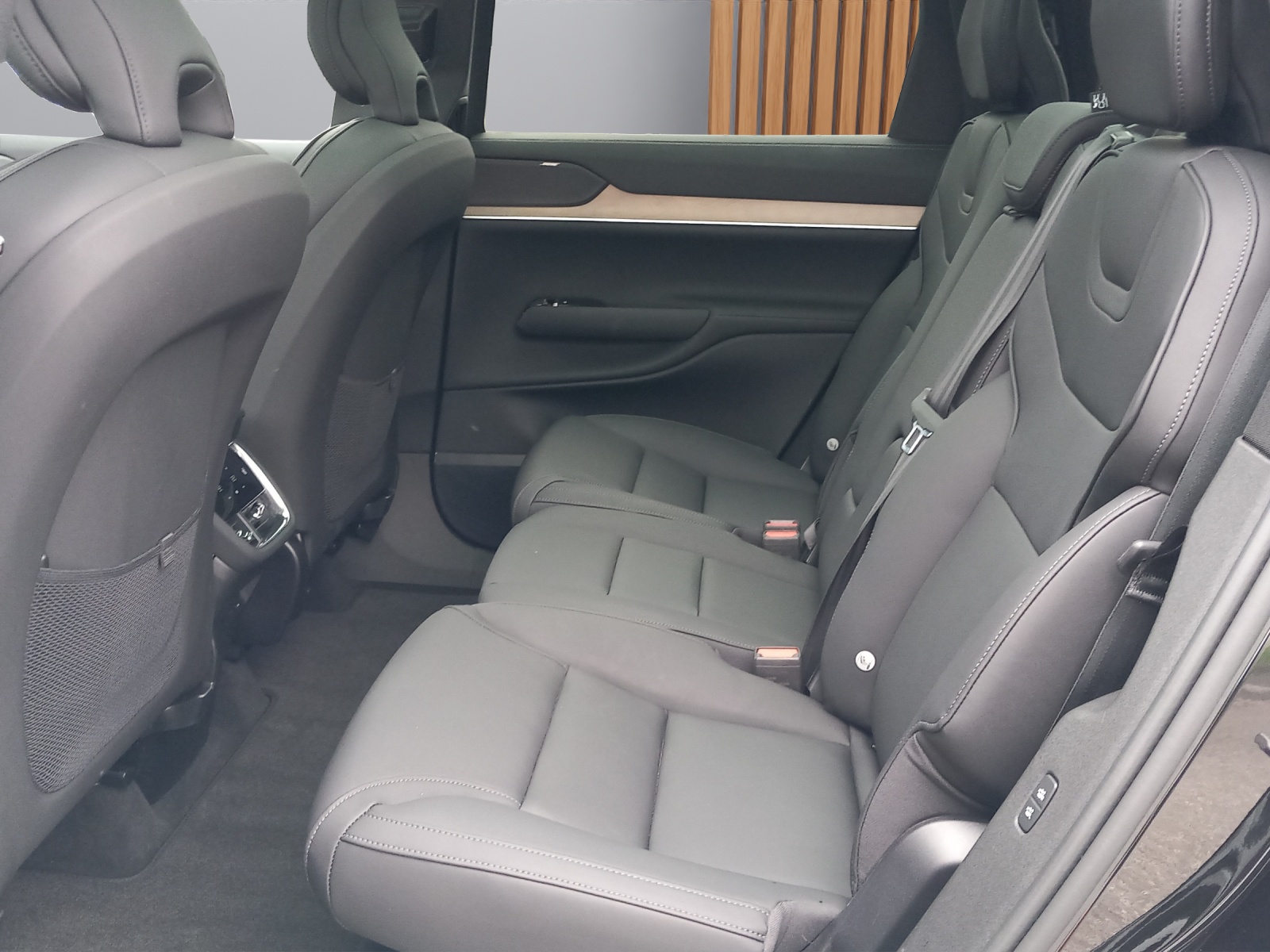 VOLVO EX90 Twin Plus AWD-image-9