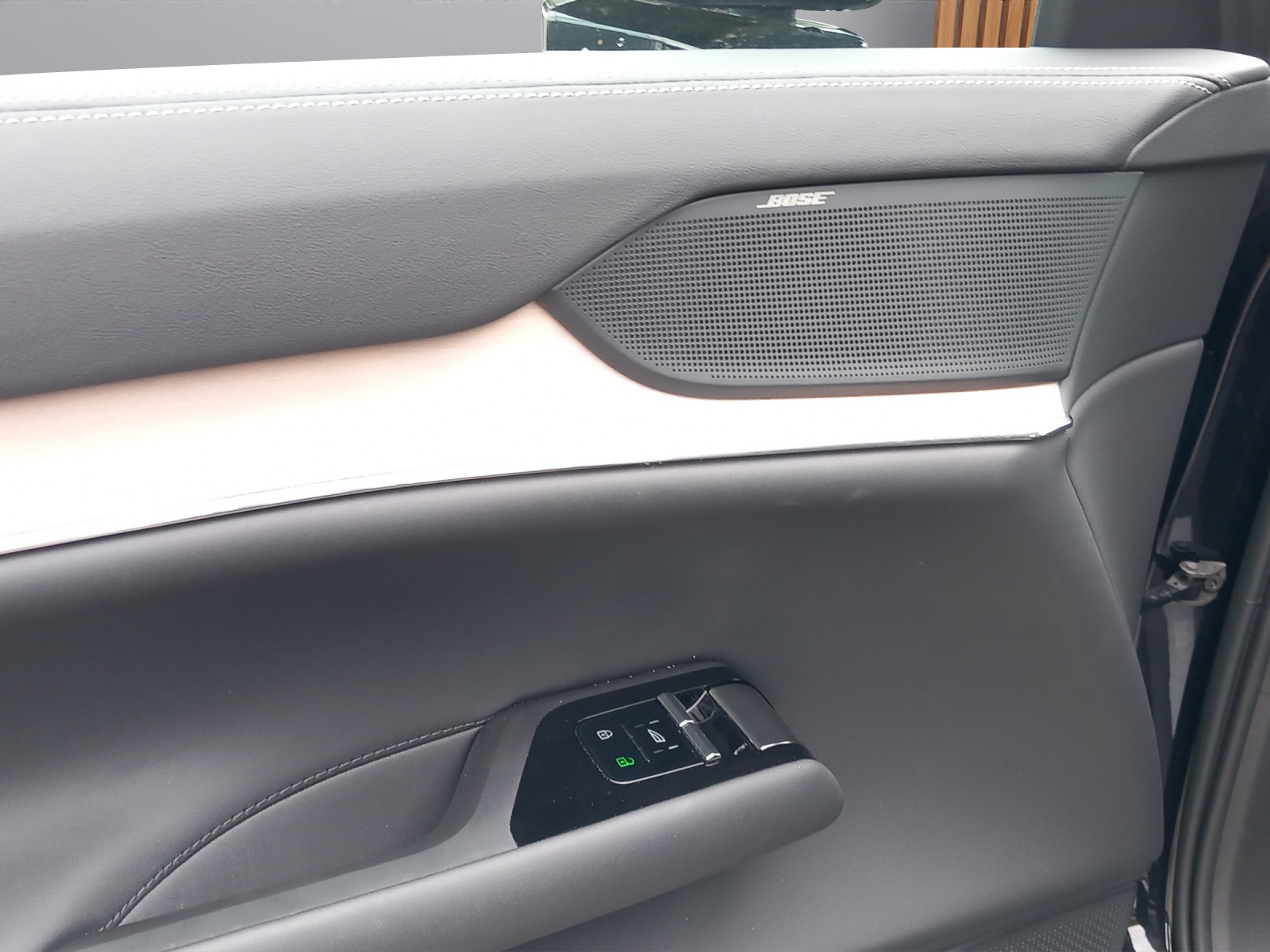 VOLVO EX90 Twin Plus AWD-image-12