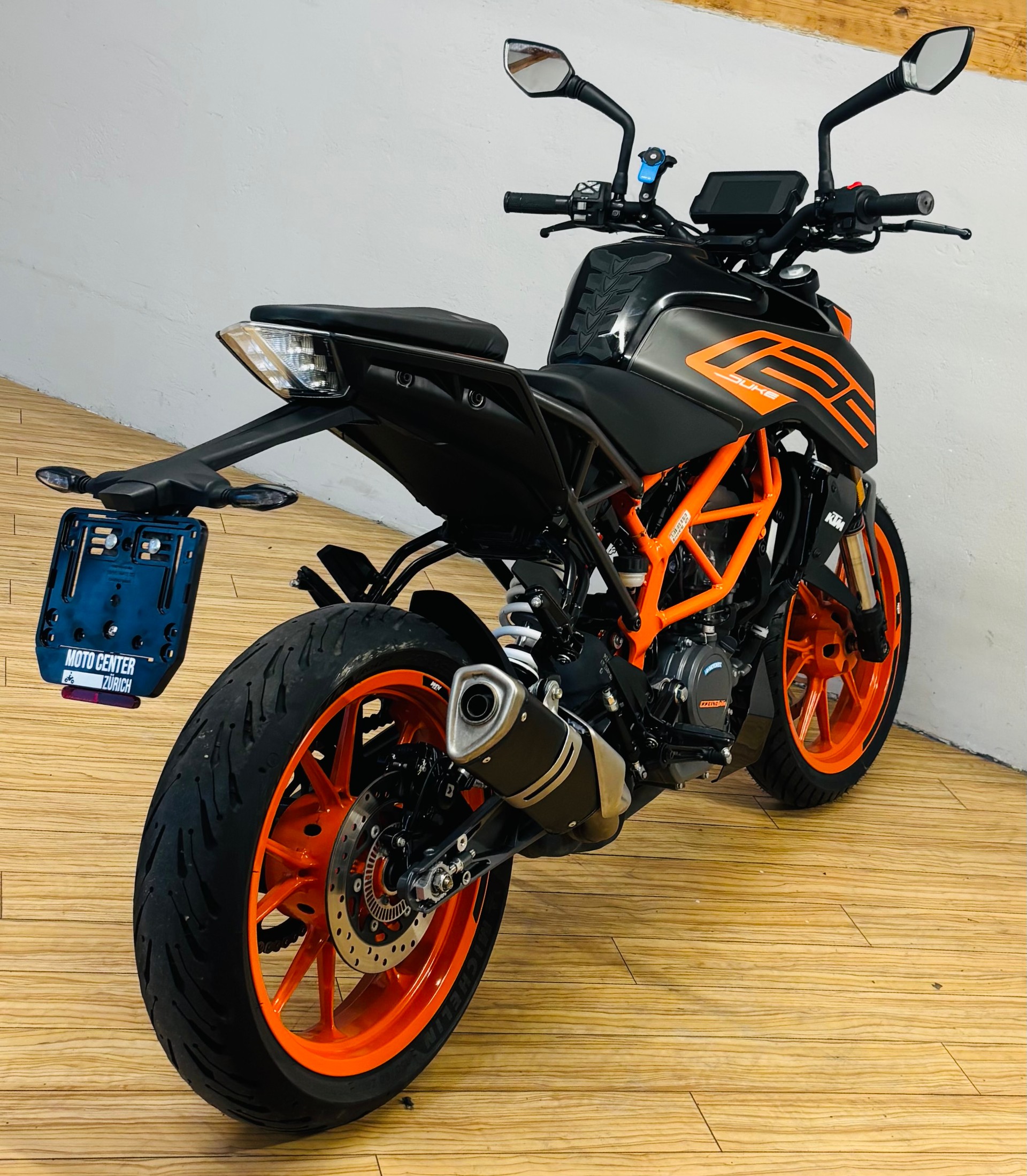 KTM 125 Duke-image-1