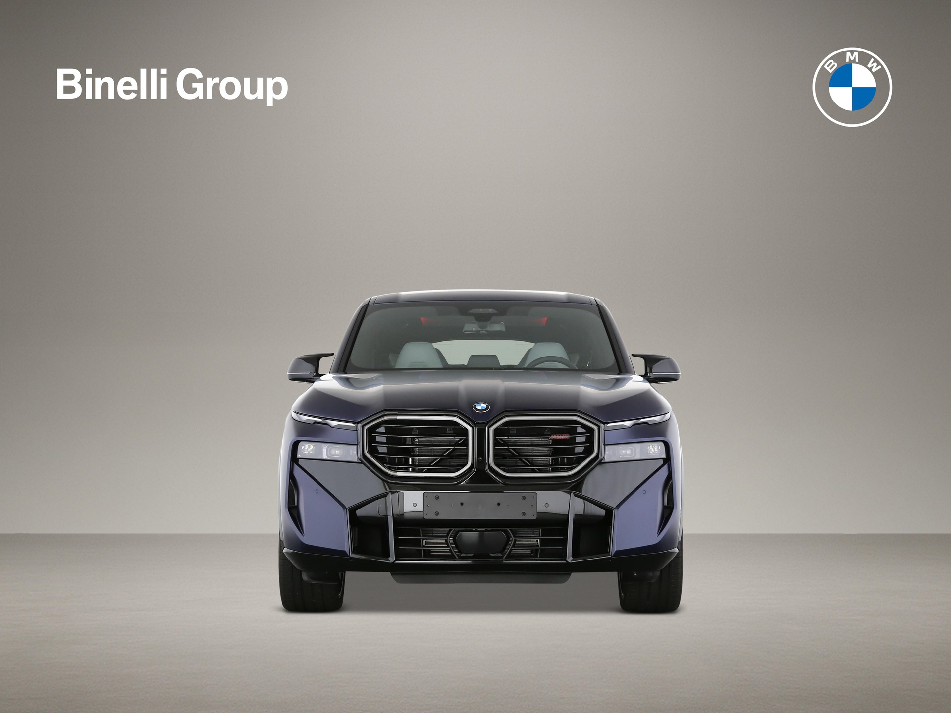 BMW XM Label Plug-in Hybrid-showroom-element-2