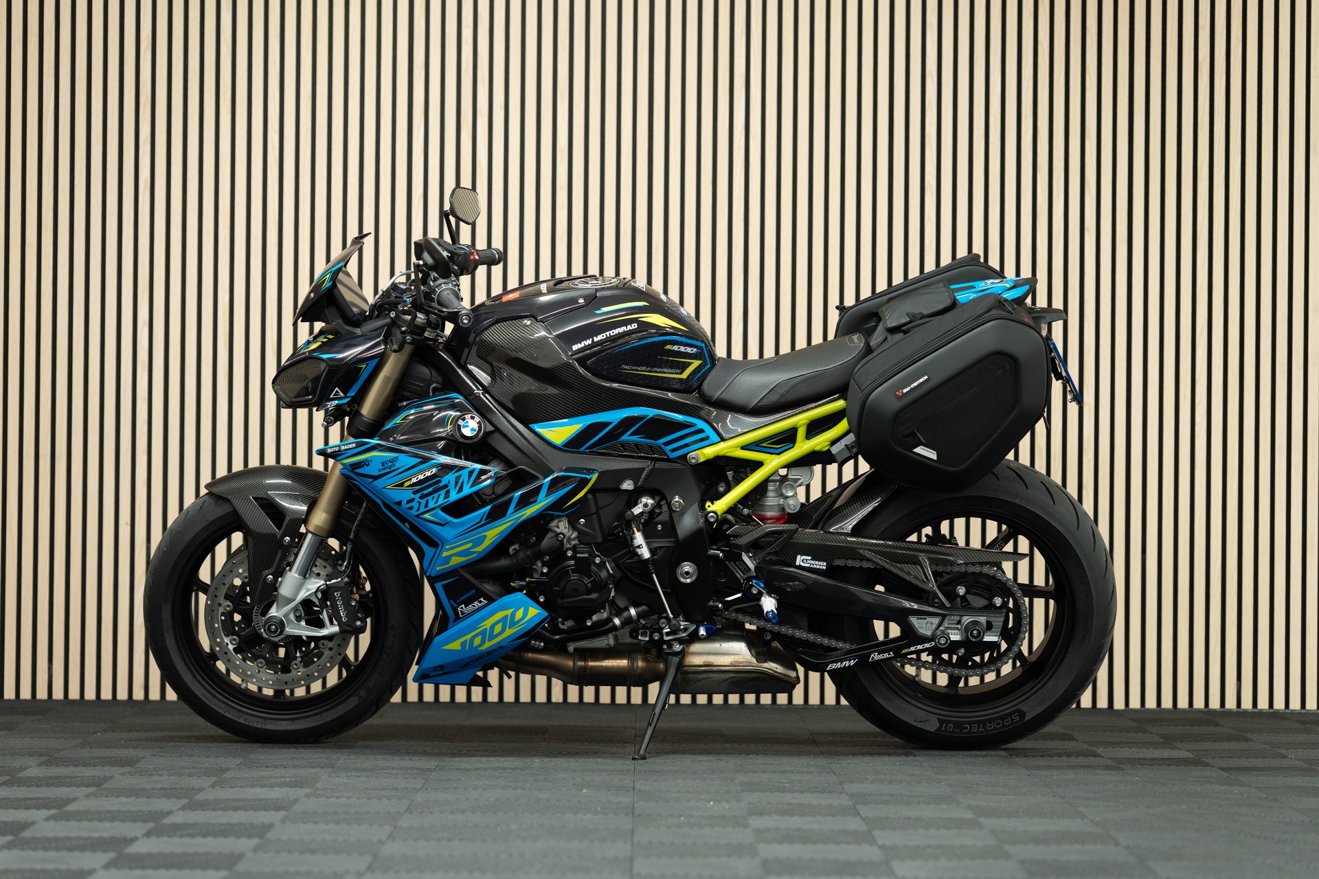 BMW S 1000 R mit M Frästeile-Paket II & Schmiedefelgen-showroom-element-1
