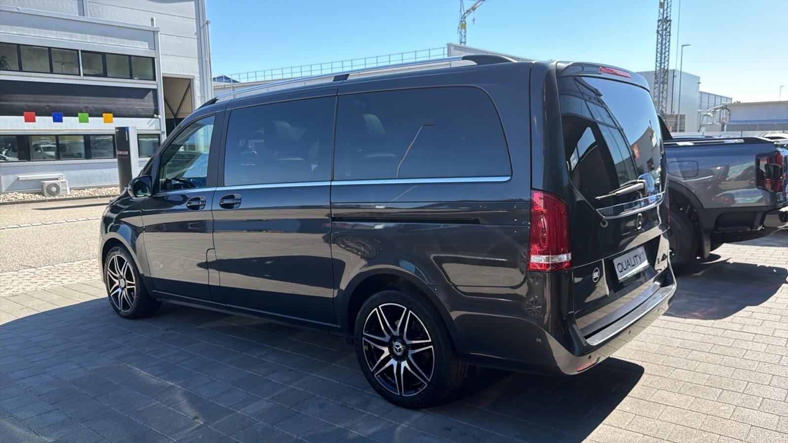 MERCEDES-BENZ V 300 d Avantgarde kompakt 4Matic 9G-Tronic-image-8