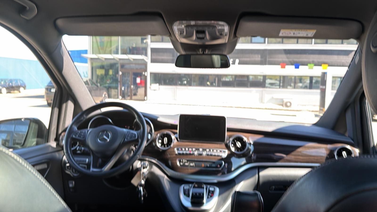 MERCEDES-BENZ V 300 d Avantgarde kompakt 4Matic 9G-Tronic-image-9