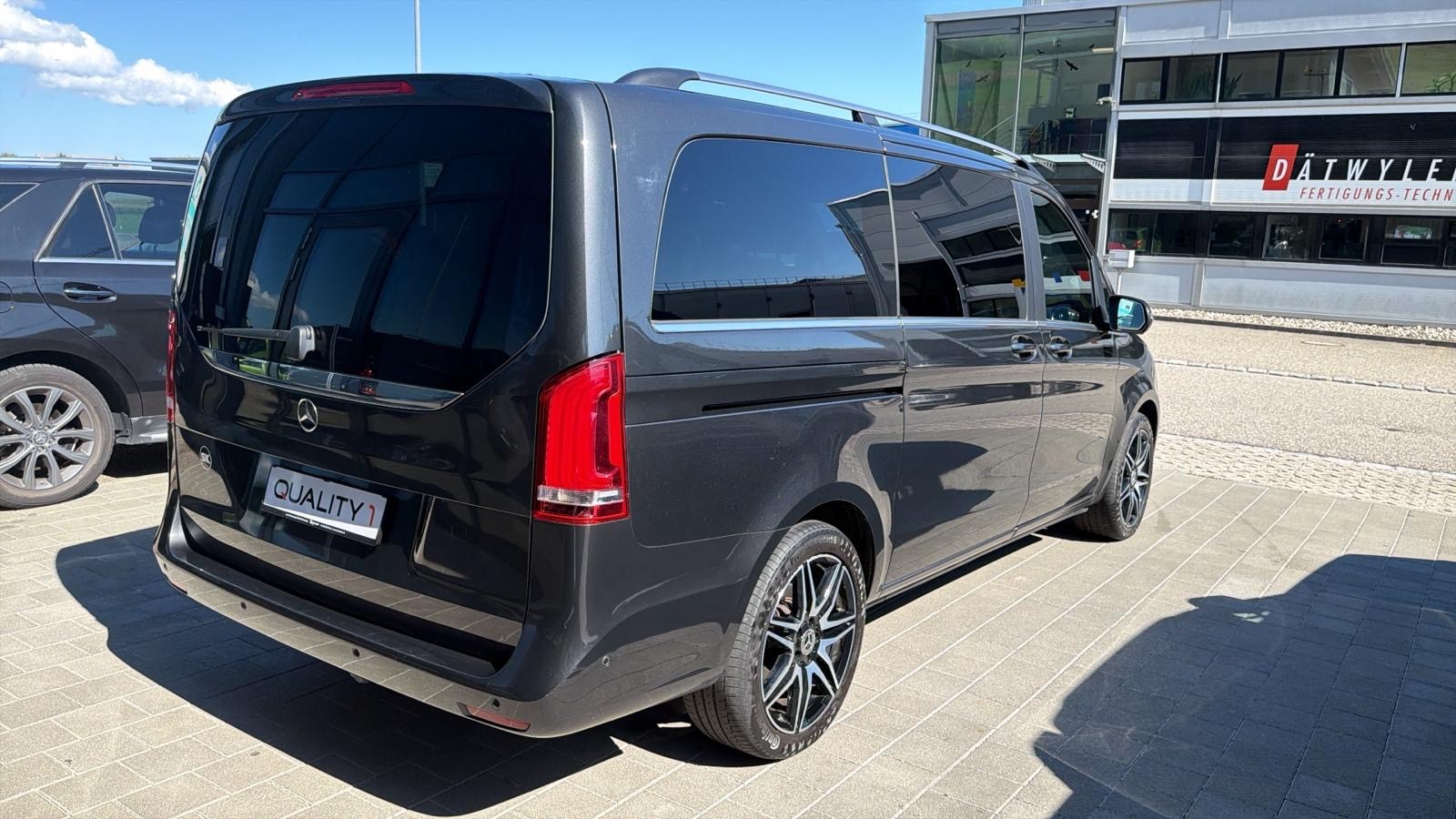 MERCEDES-BENZ V 300 d Avantgarde kompakt 4Matic 9G-Tronic-image-6