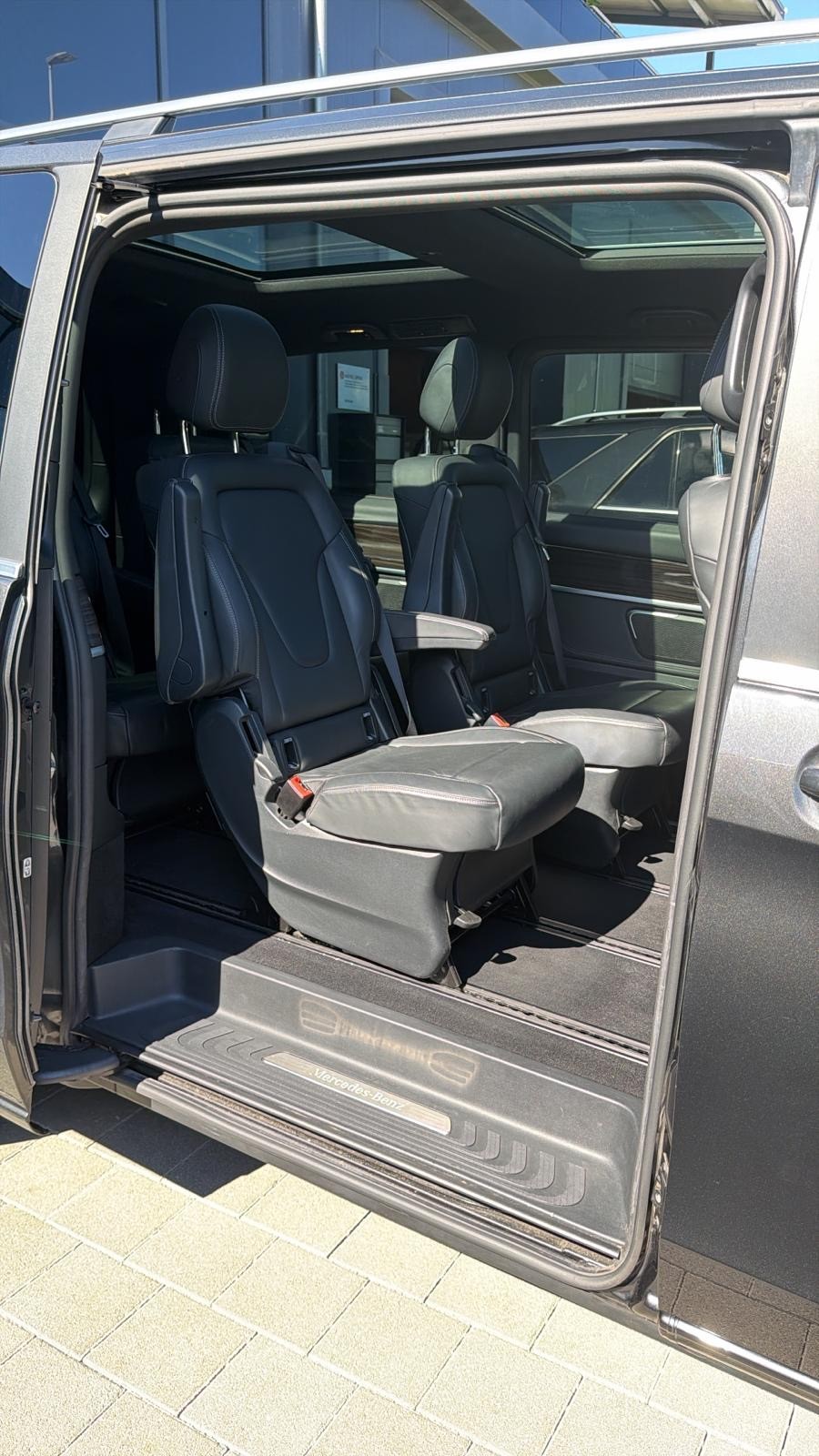 MERCEDES-BENZ V 300 d Avantgarde kompakt 4Matic 9G-Tronic-image-19