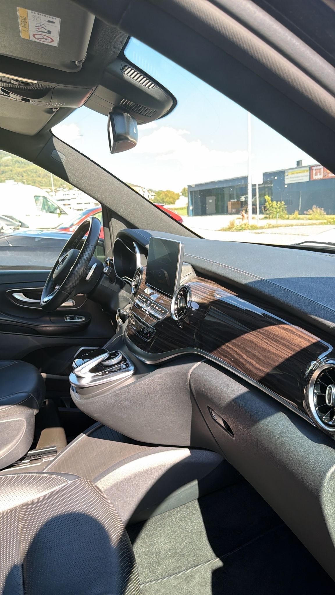 MERCEDES-BENZ V 300 d Avantgarde kompakt 4Matic 9G-Tronic-image-13