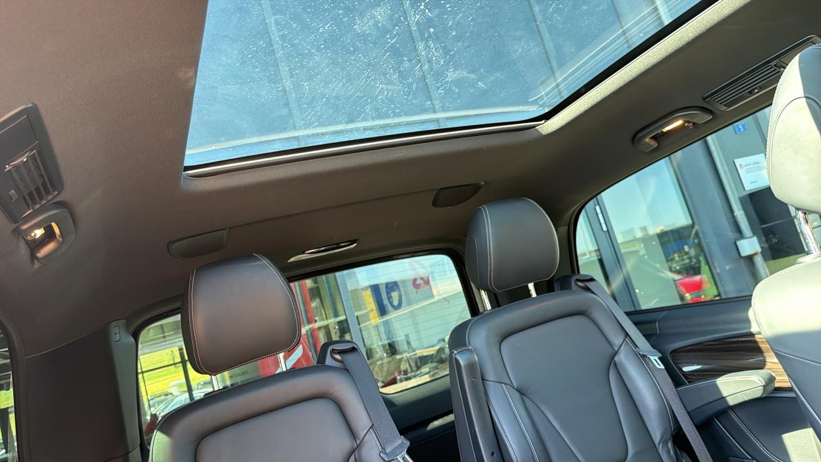 MERCEDES-BENZ V 300 d Avantgarde kompakt 4Matic 9G-Tronic-image-23