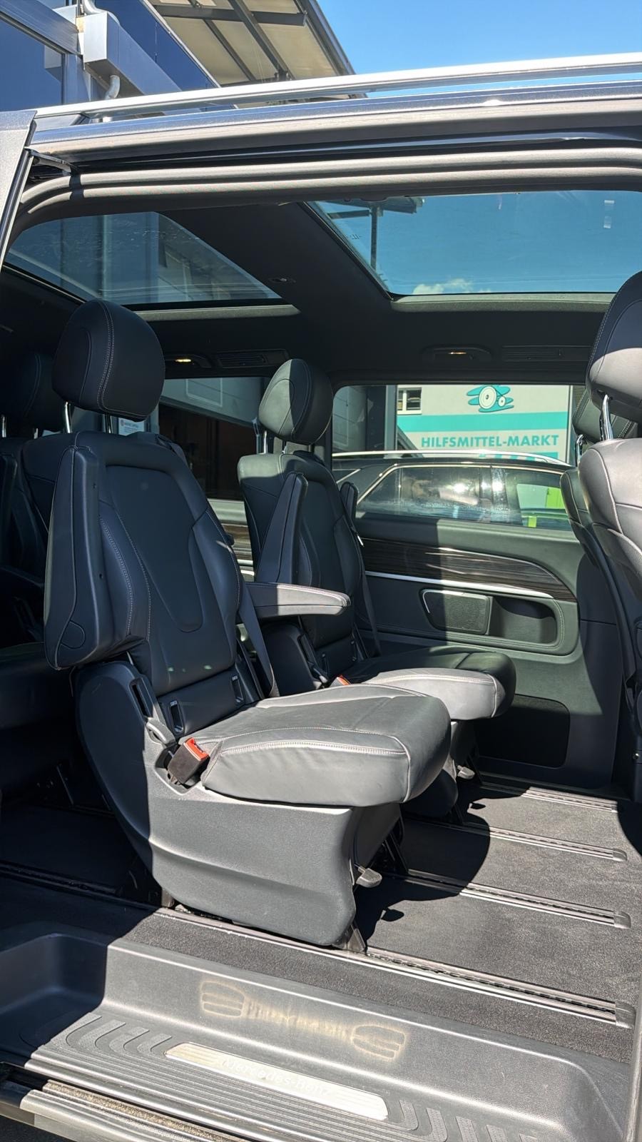 MERCEDES-BENZ V 300 d Avantgarde kompakt 4Matic 9G-Tronic-image-11