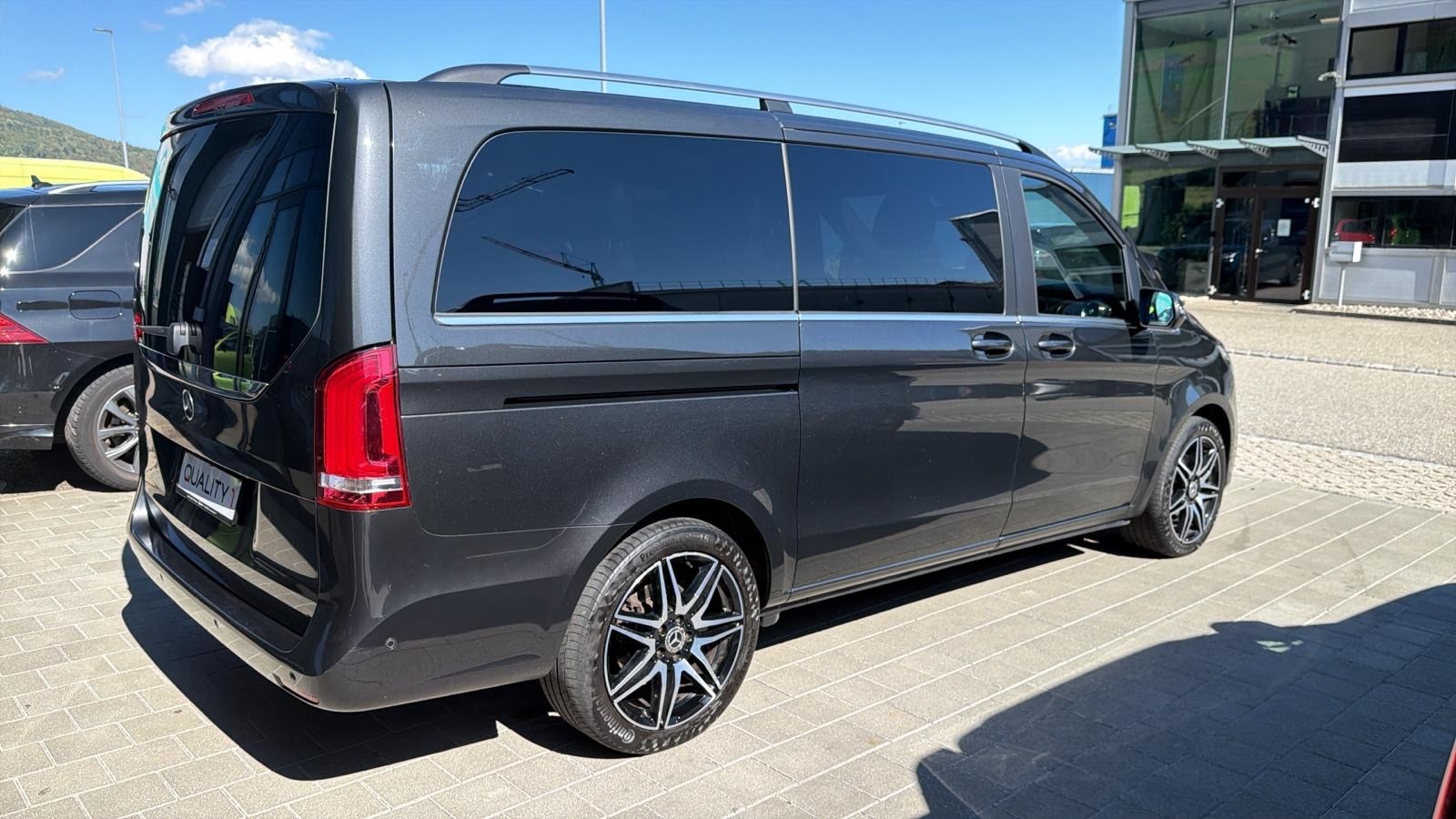 MERCEDES-BENZ V 300 d Avantgarde kompakt 4Matic 9G-Tronic-image-5