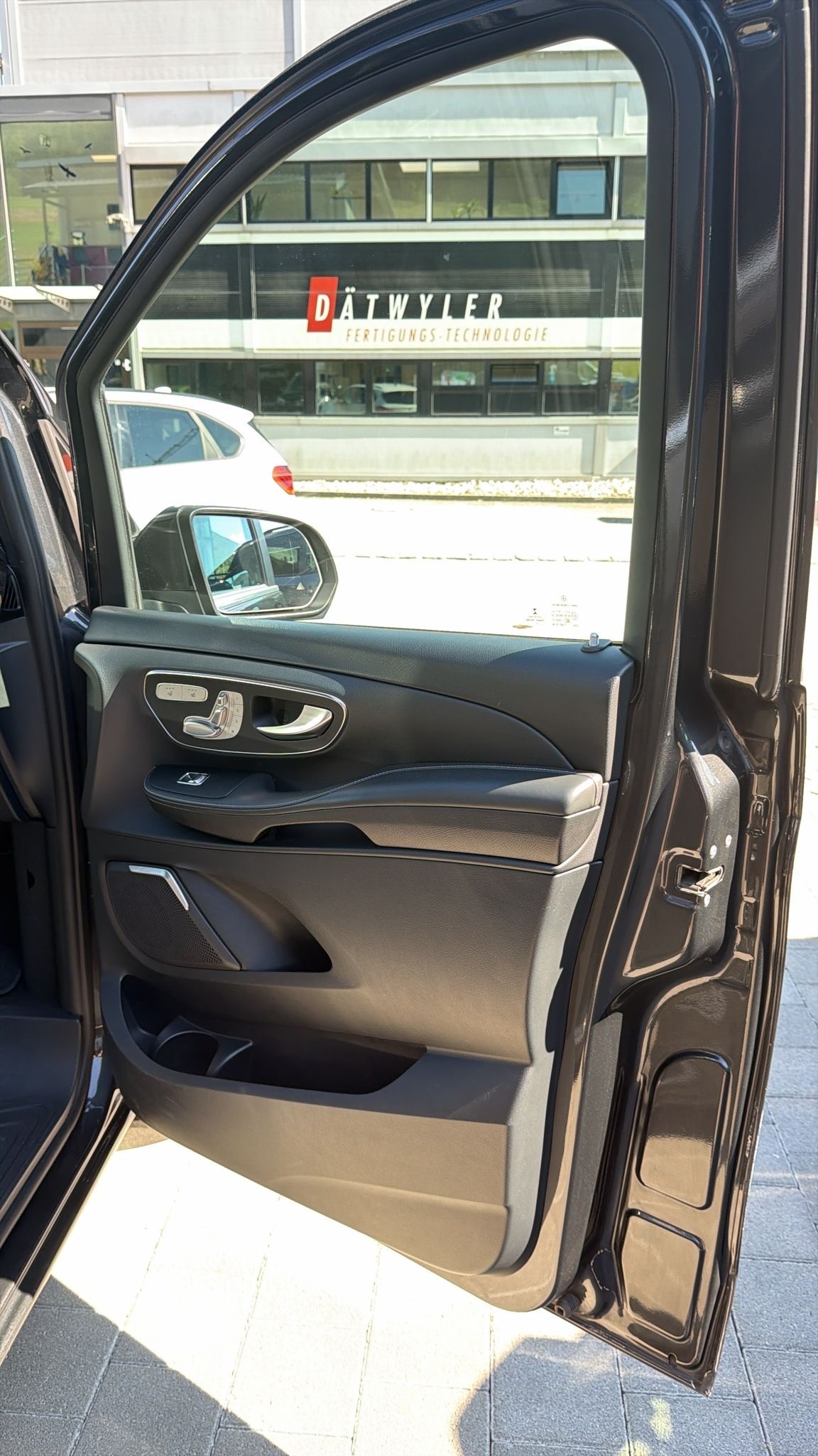 MERCEDES-BENZ V 300 d Avantgarde kompakt 4Matic 9G-Tronic-image-12