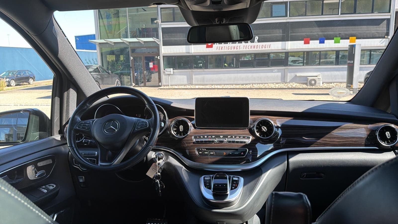 MERCEDES-BENZ V 300 d Avantgarde kompakt 4Matic 9G-Tronic-image-21