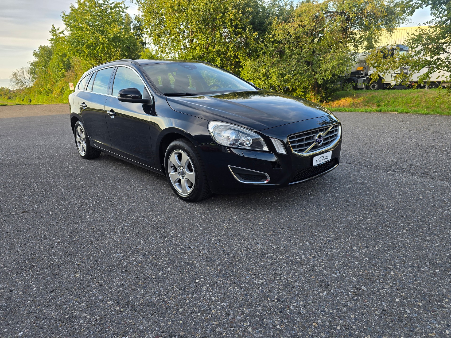 VOLVO V60 T3-showroom-element-1