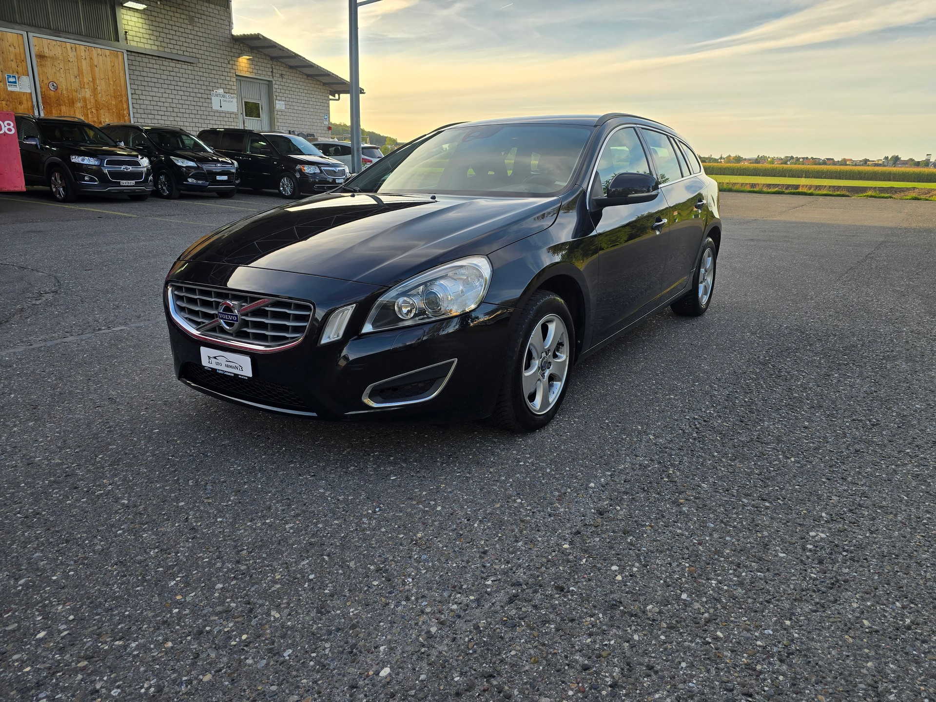 VOLVO V60 T3-showroom-element-2