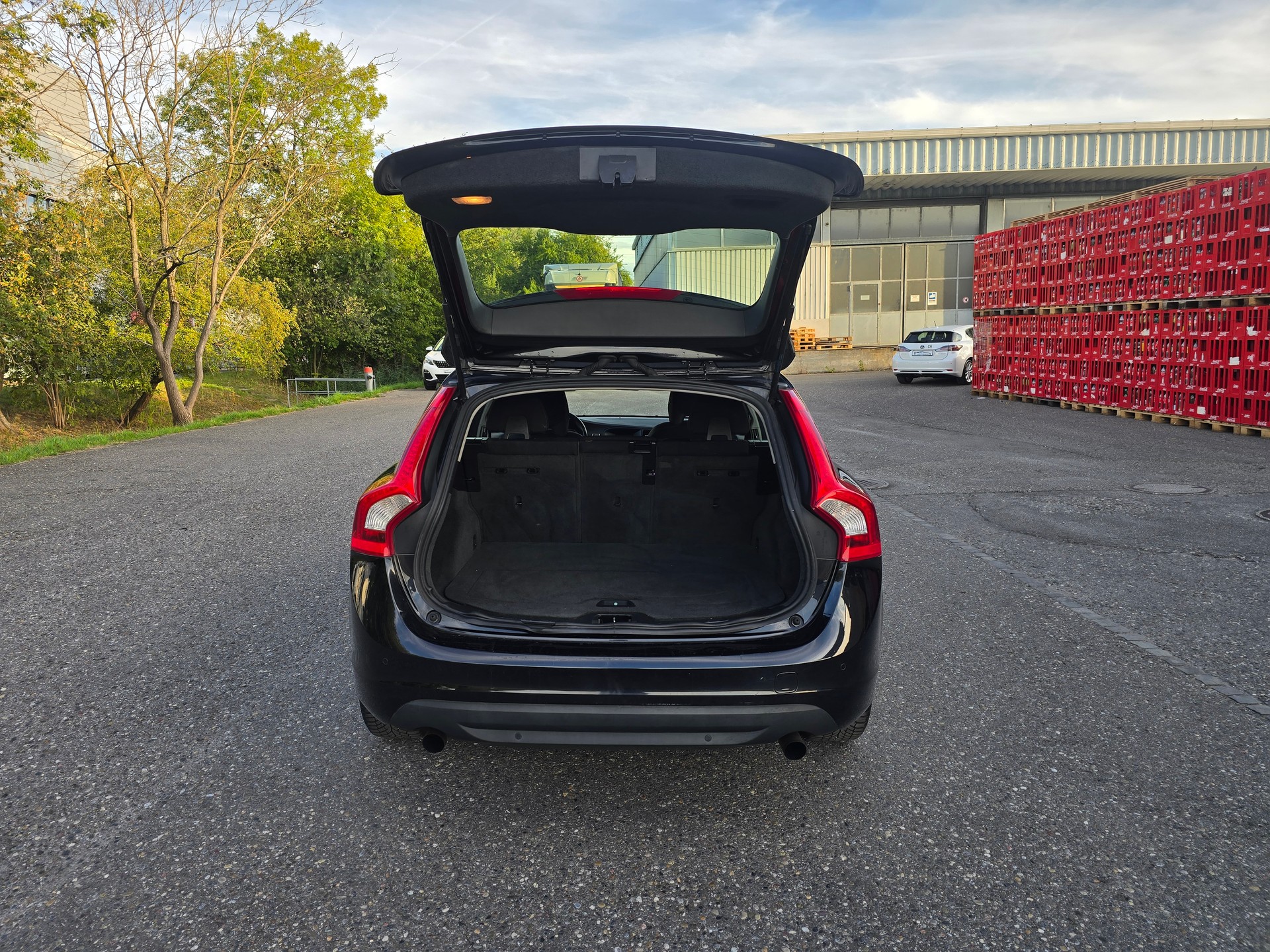 VOLVO V60 T3-image-6