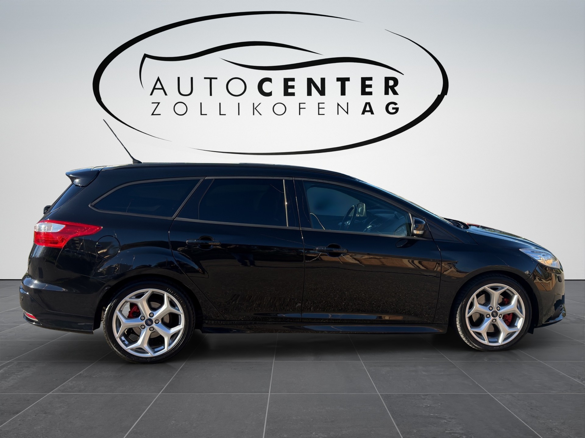 FORD Focus 2.0 SCTi ST-3-showroom-element-3
