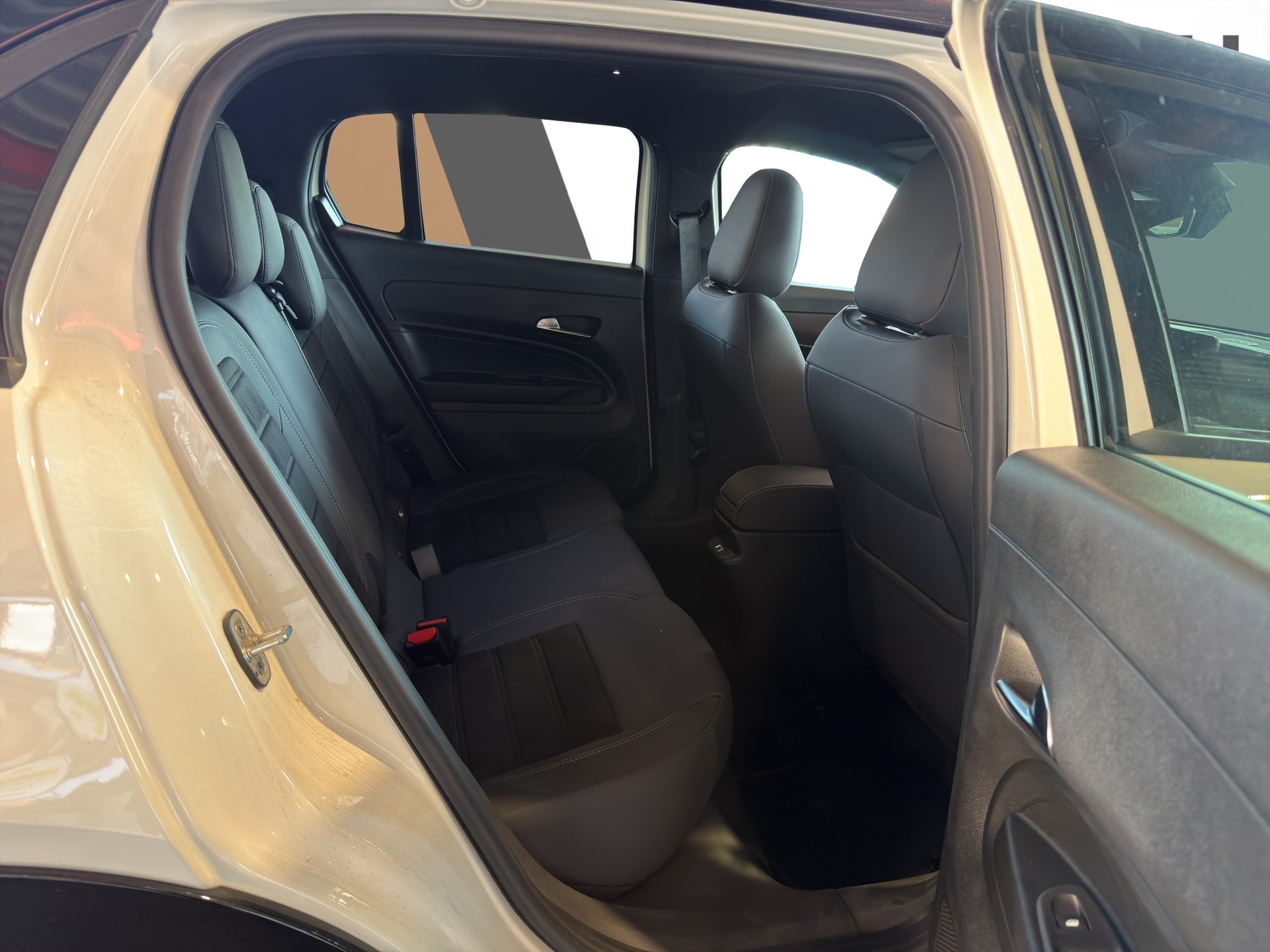 FIAT 600 1.2 Hybrid 145 Sport-image-15