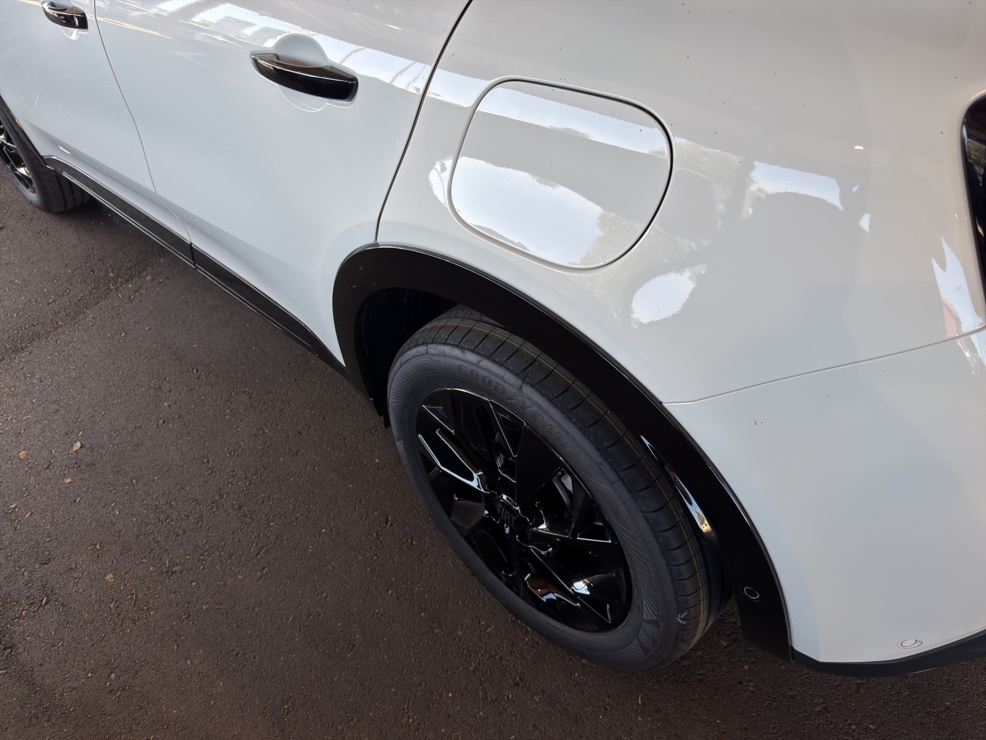 FIAT 600 1.2 Hybrid 145 Sport-image-32