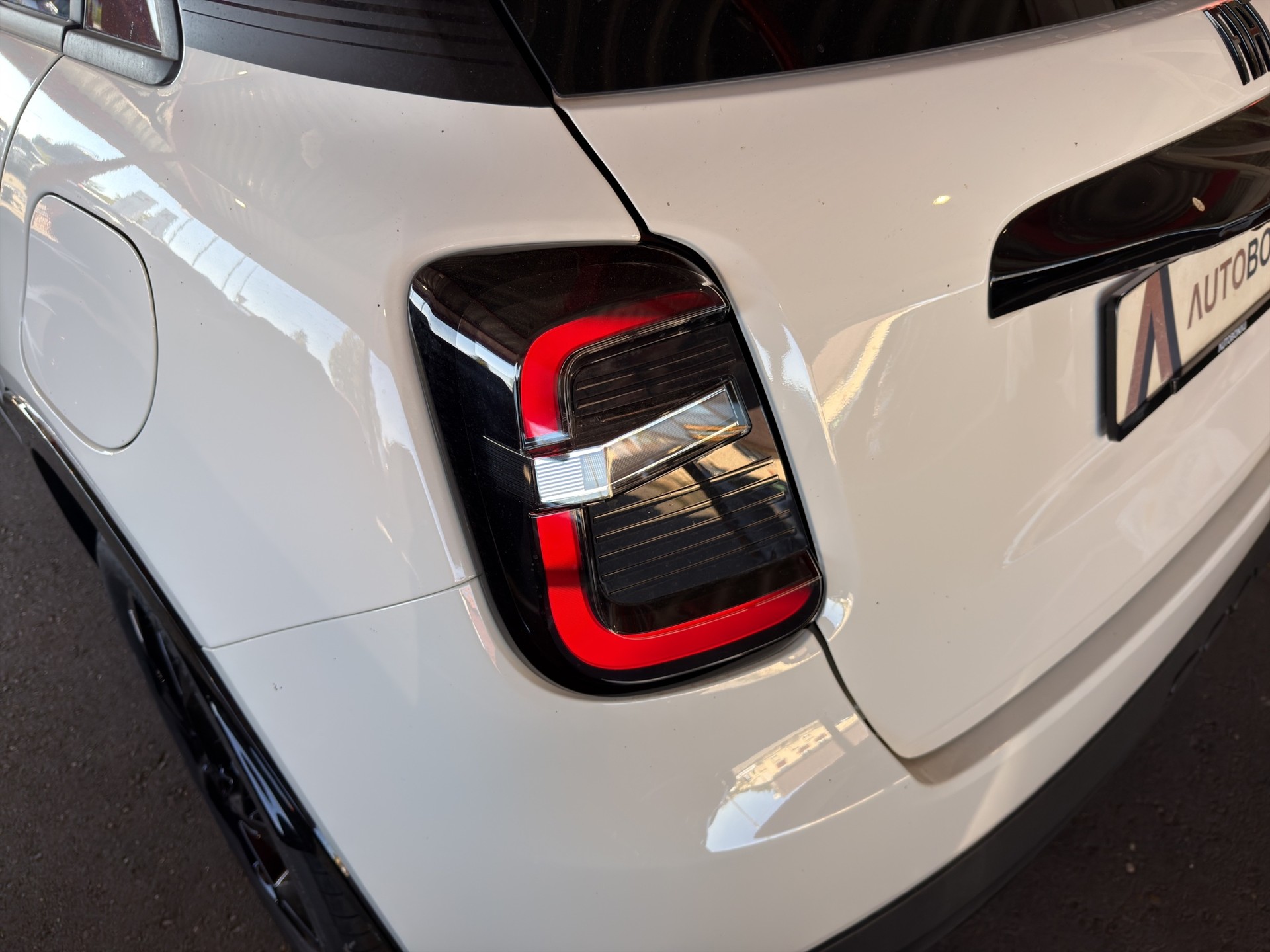 FIAT 600 1.2 Hybrid 145 Sport-image-34