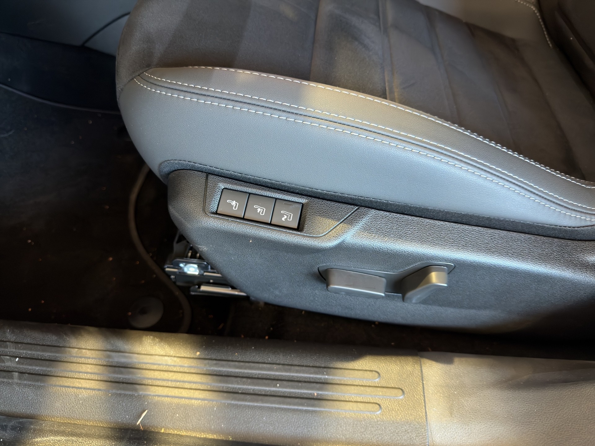 FIAT 600 1.2 Hybrid 145 Sport-image-28