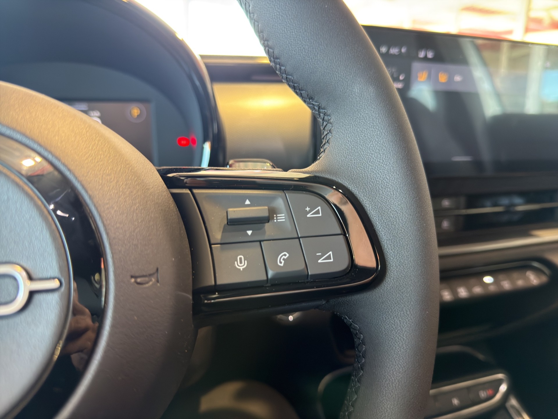 FIAT 600 1.2 Hybrid 145 Sport-image-40