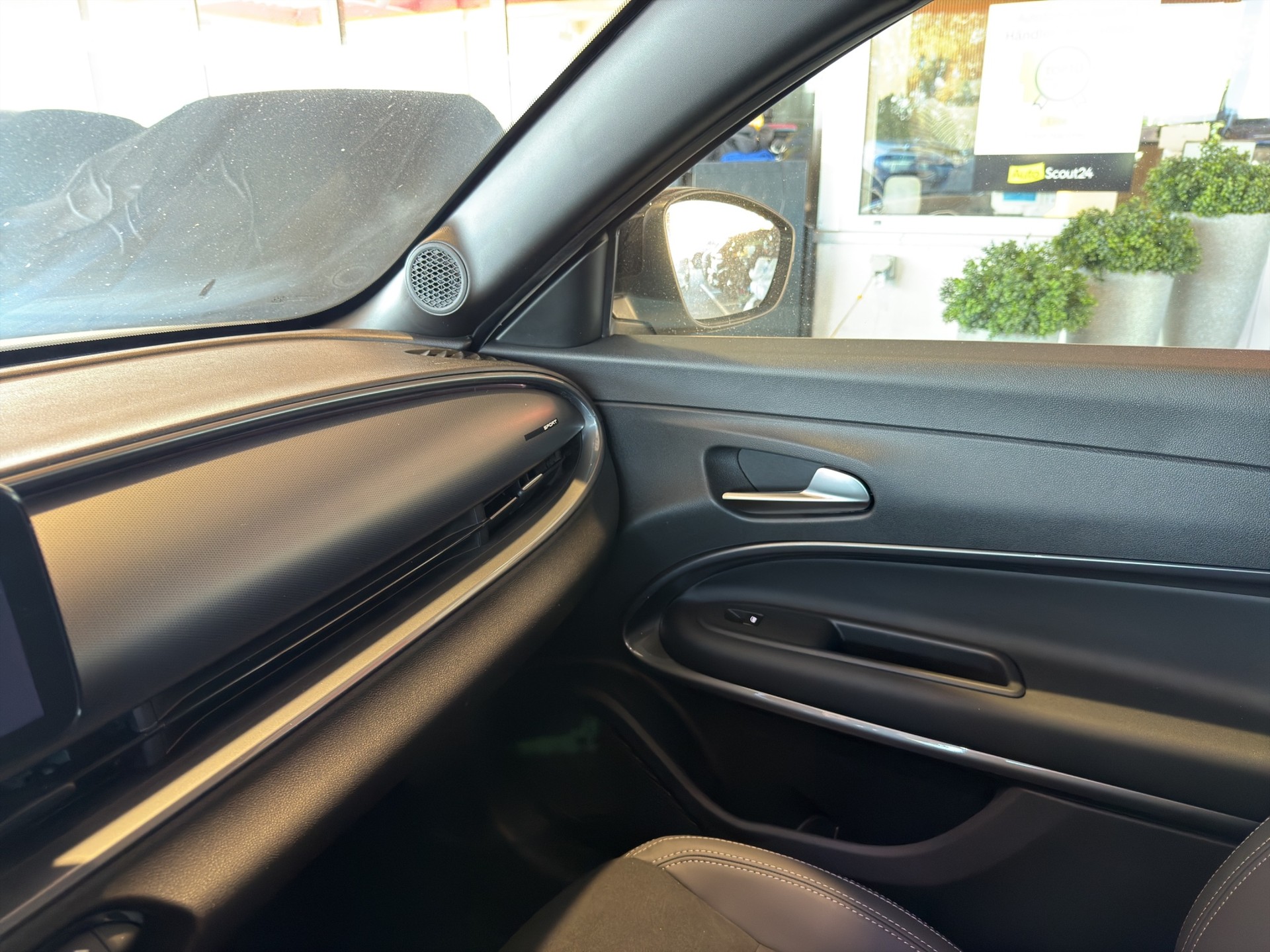 FIAT 600 1.2 Hybrid 145 Sport-image-42
