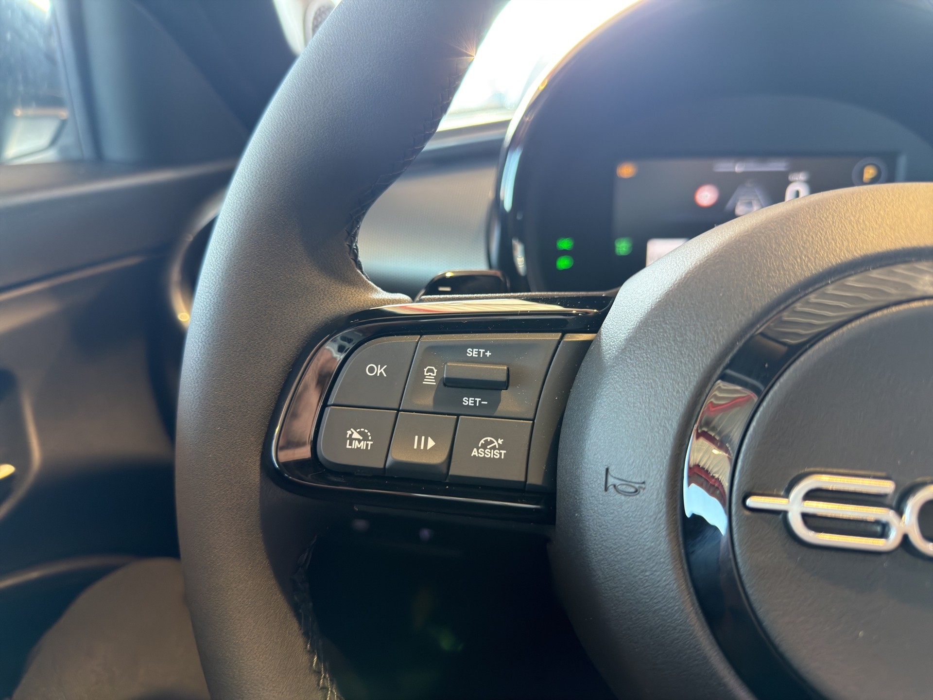 FIAT 600 1.2 Hybrid 145 Sport-image-39