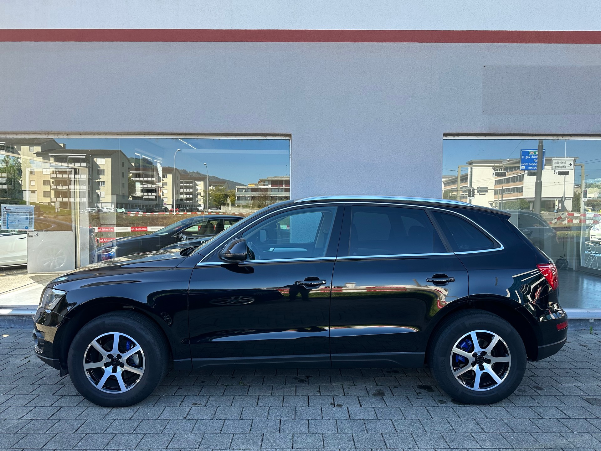 AUDI Q5 2.0 TDI quattro S-tronic-showroom-element-2