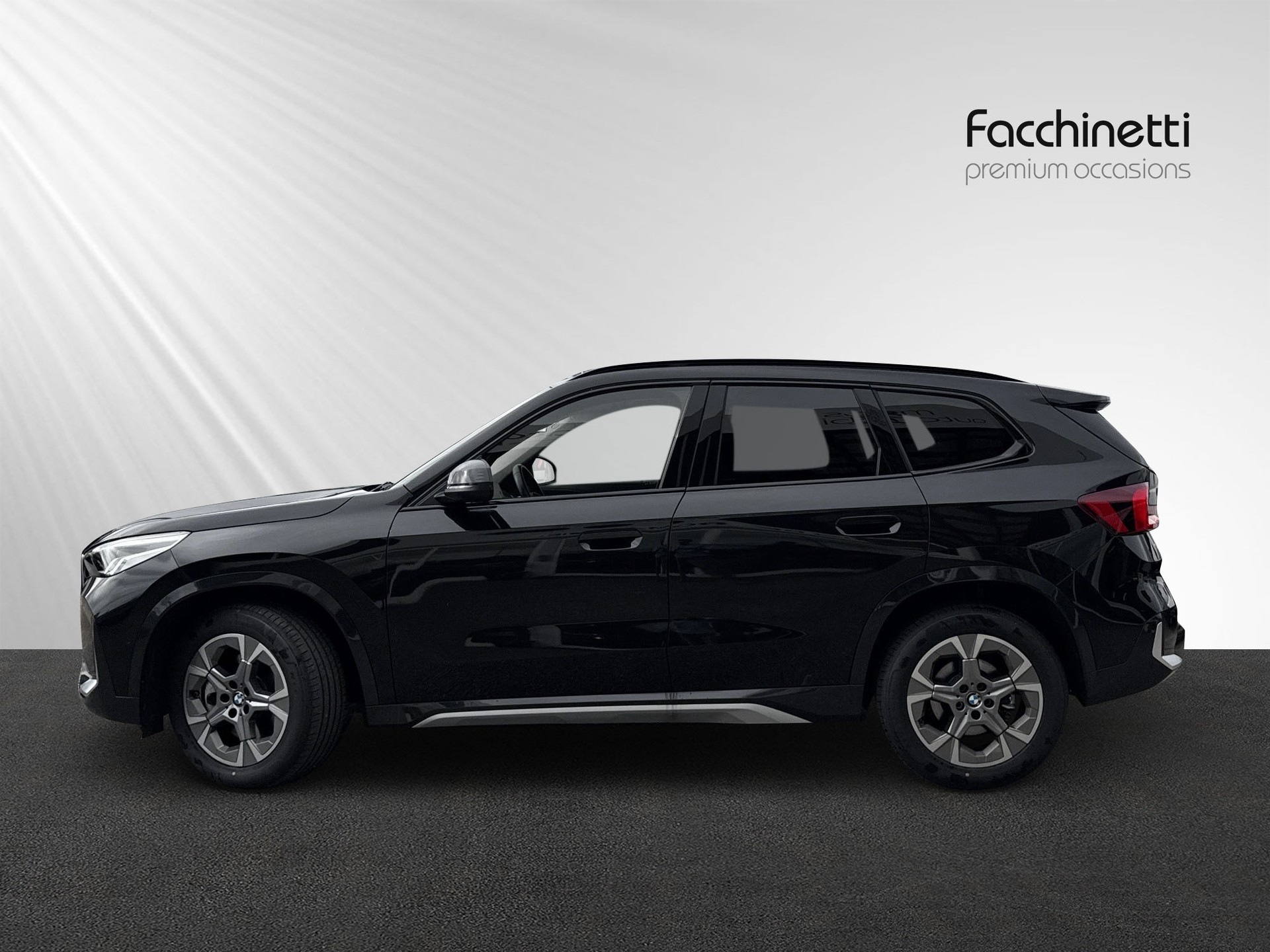 BMW X1 xDrive 23d 48V xLine-showroom-element-1