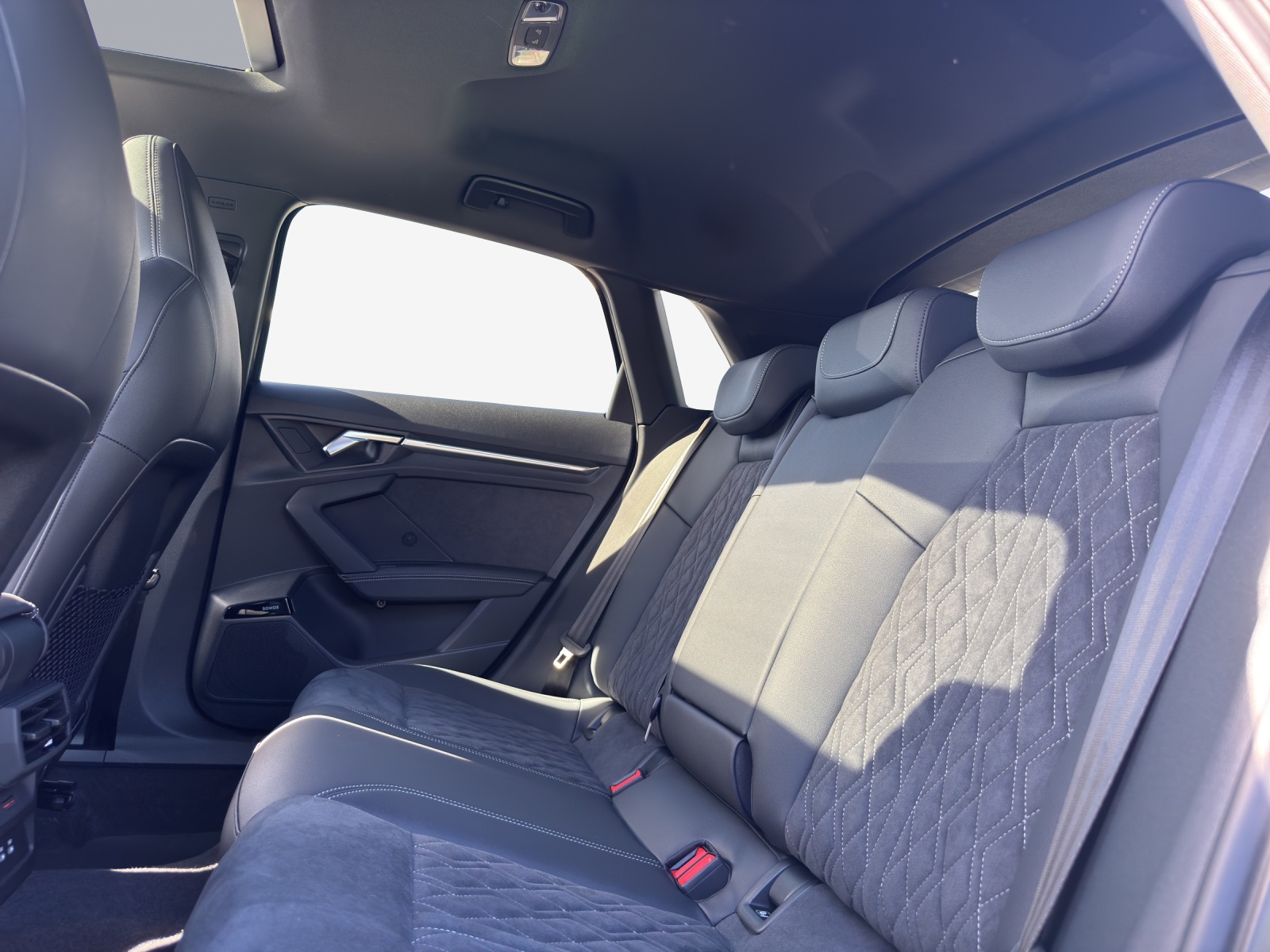AUDI A3 Sportback TFSI 110 kW S line Attraction S tronic-image-14