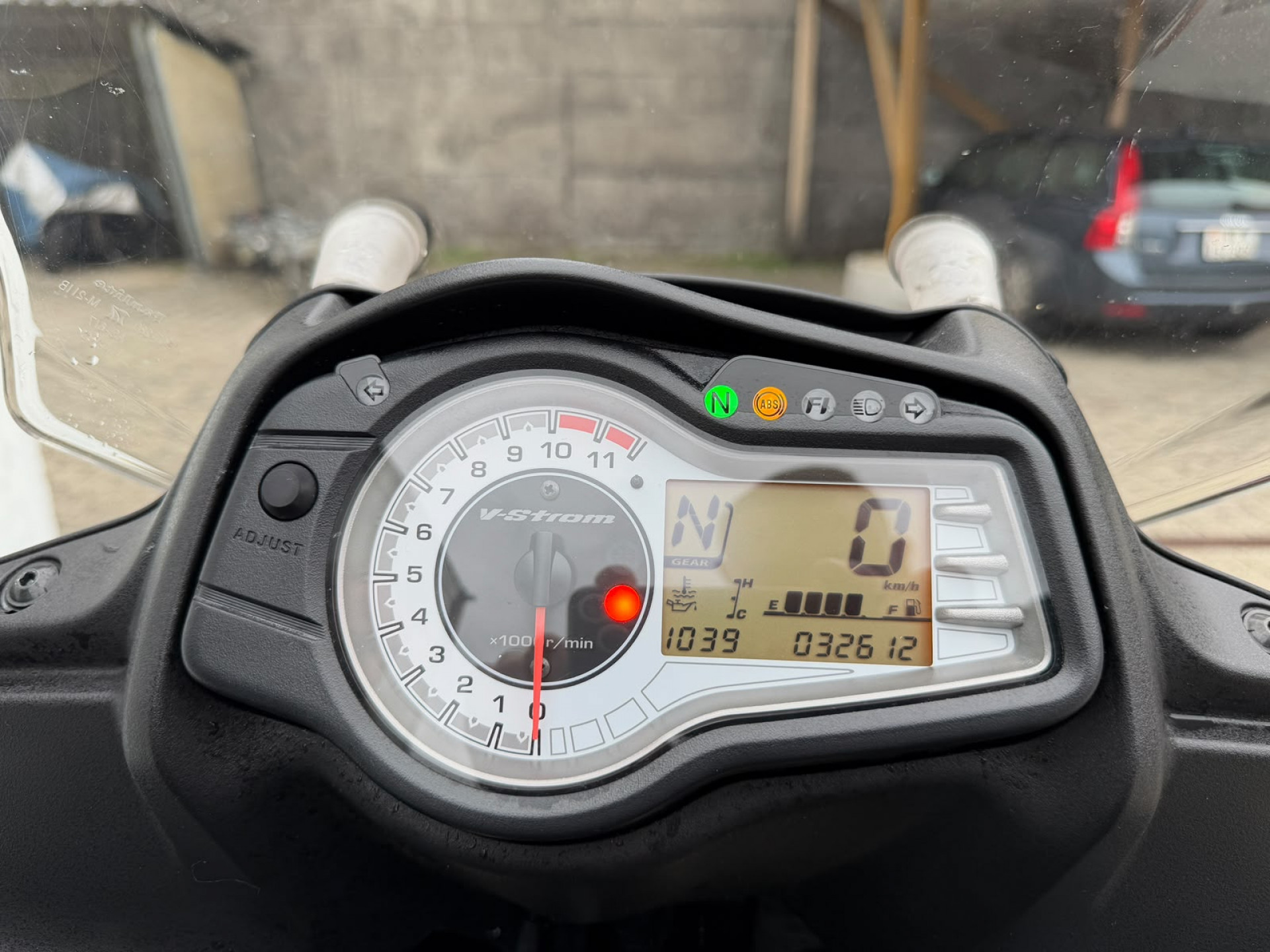 SUZUKI DL 650 A V-Strom-image-4