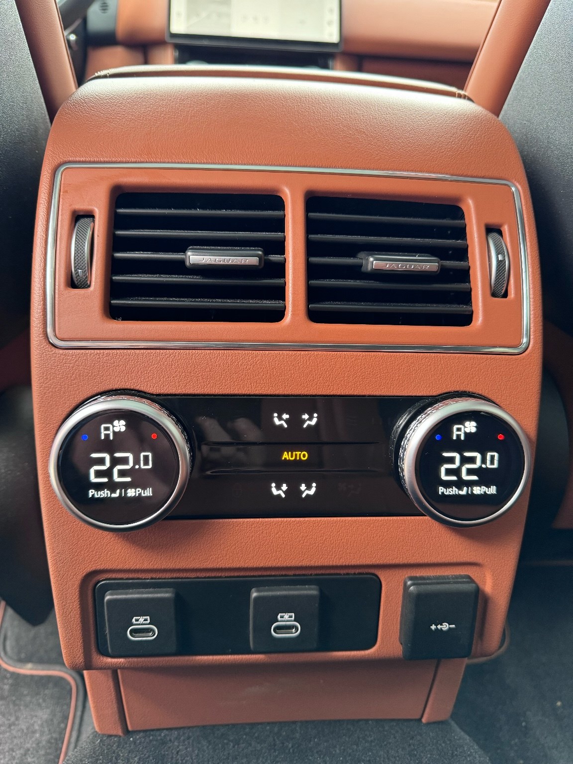 JAGUAR F-Pace 5.0 V8 SVR P550 AWD-image-9