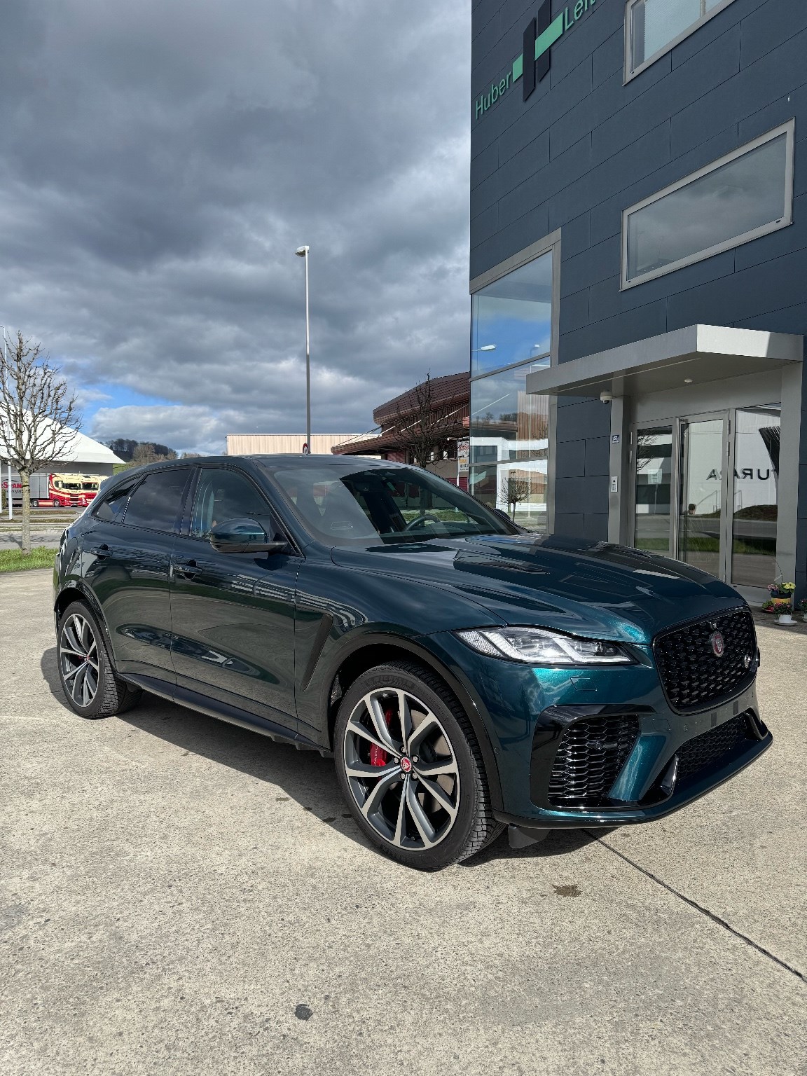 JAGUAR F-Pace 5.0 V8 SVR P550 AWD-image-5