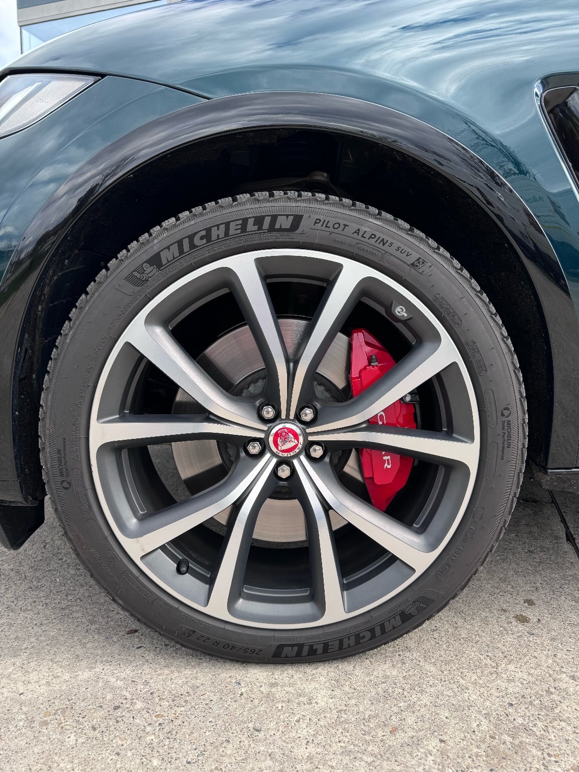 JAGUAR F-Pace 5.0 V8 SVR P550 AWD-image-10