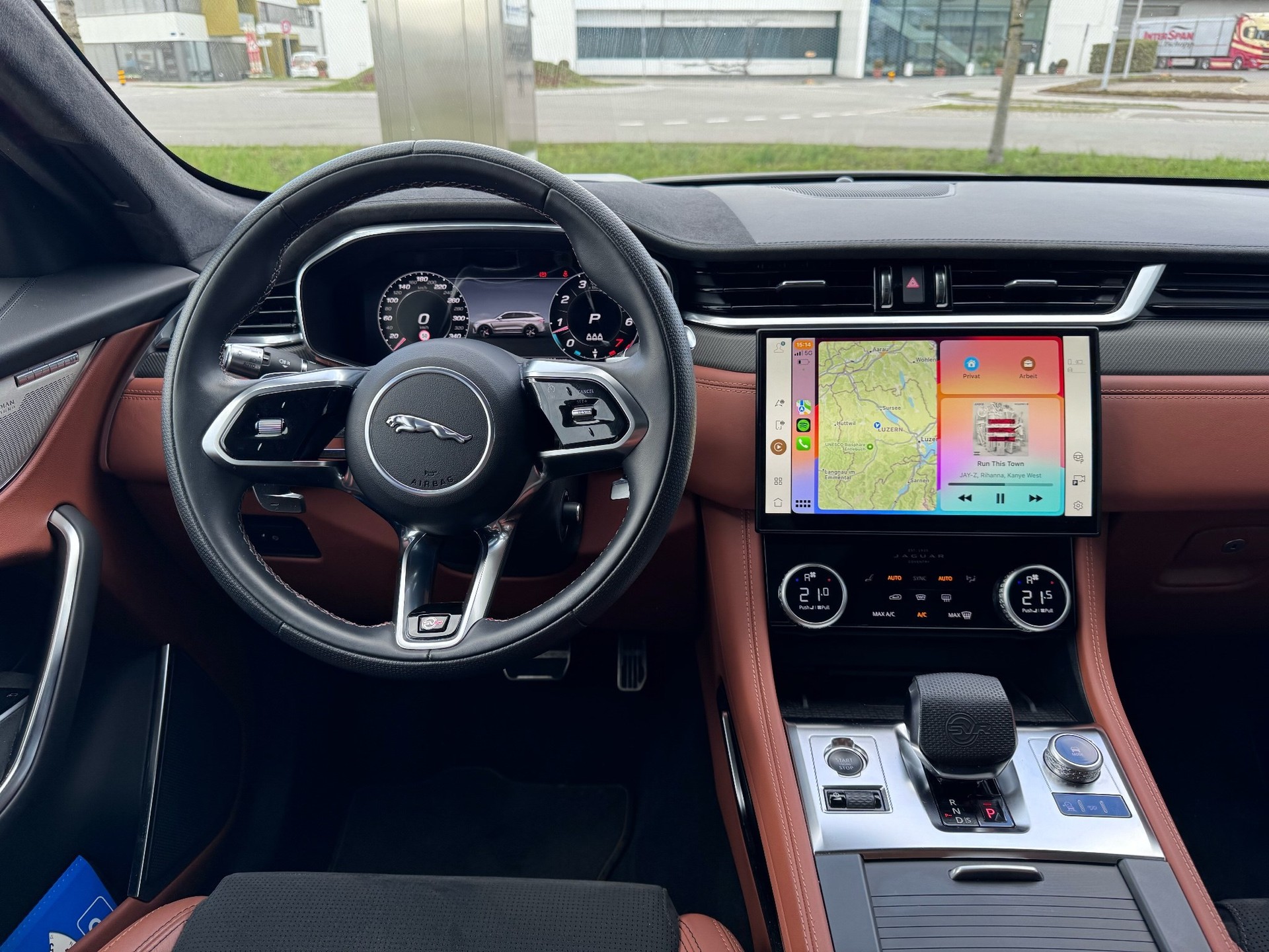 JAGUAR F-Pace 5.0 V8 SVR P550 AWD-image-15