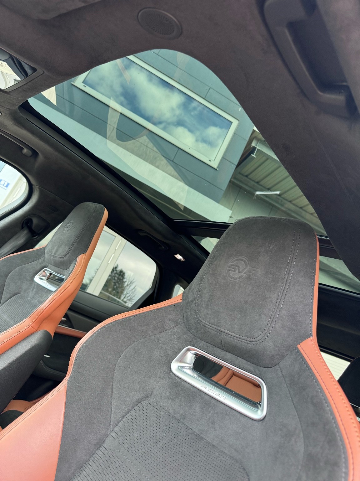 JAGUAR F-Pace 5.0 V8 SVR P550 AWD-image-16