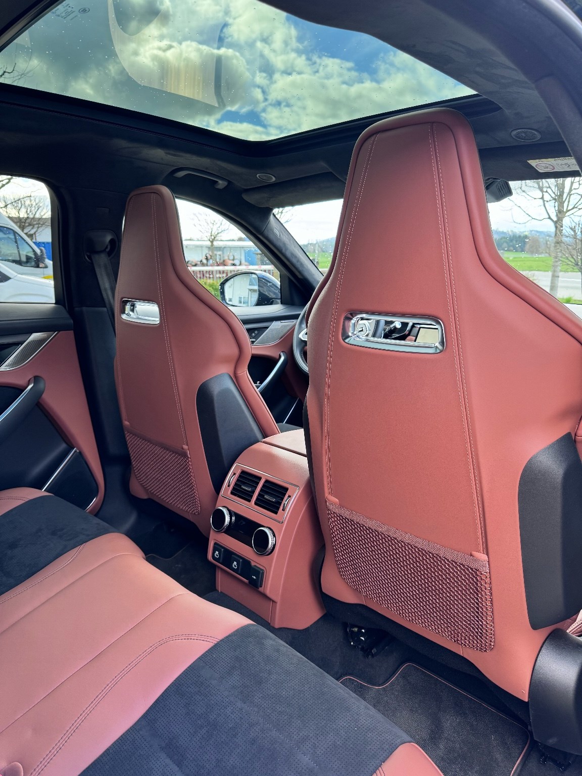 JAGUAR F-Pace 5.0 V8 SVR P550 AWD-image-18