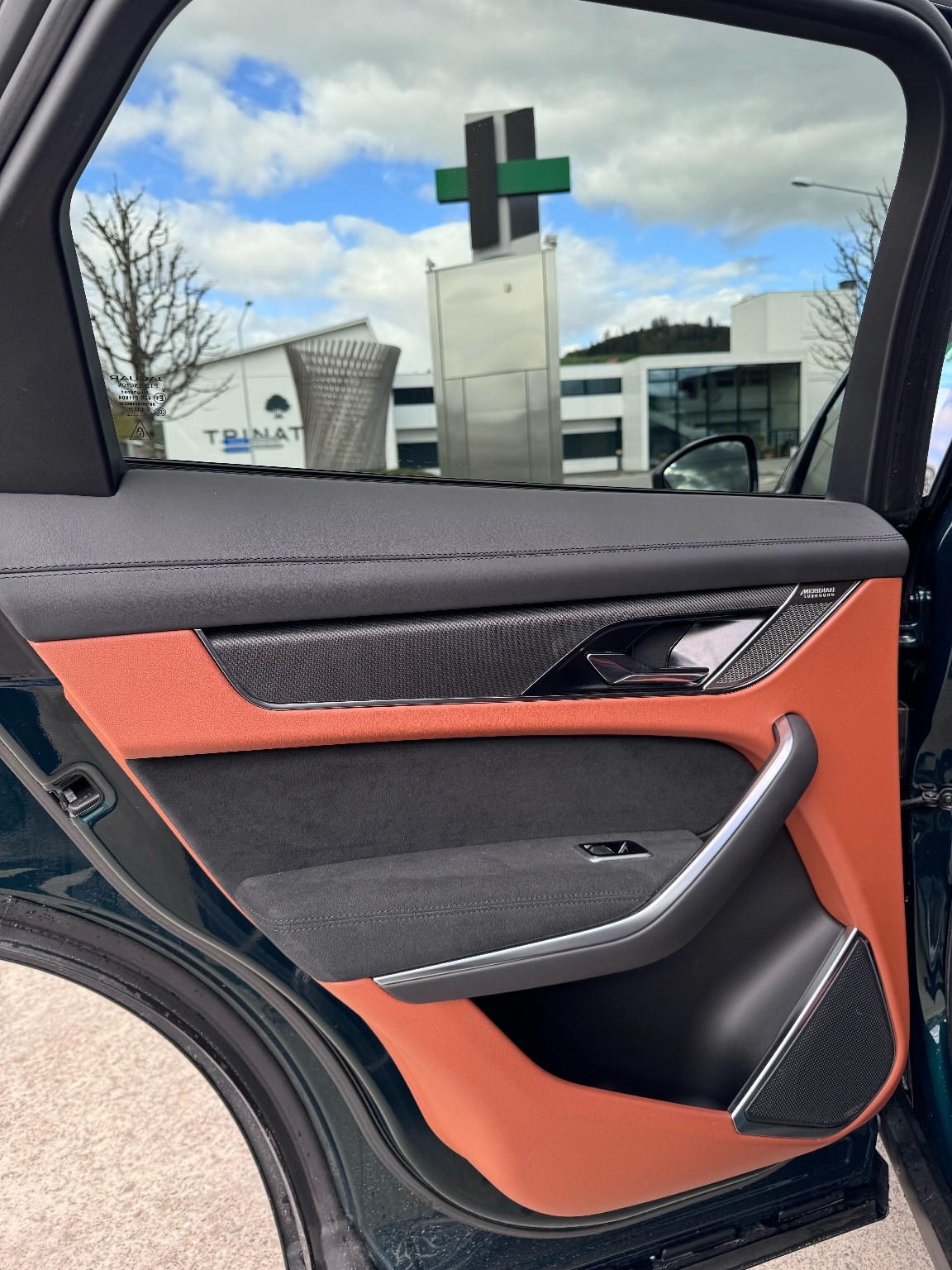 JAGUAR F-Pace 5.0 V8 SVR P550 AWD-image-11