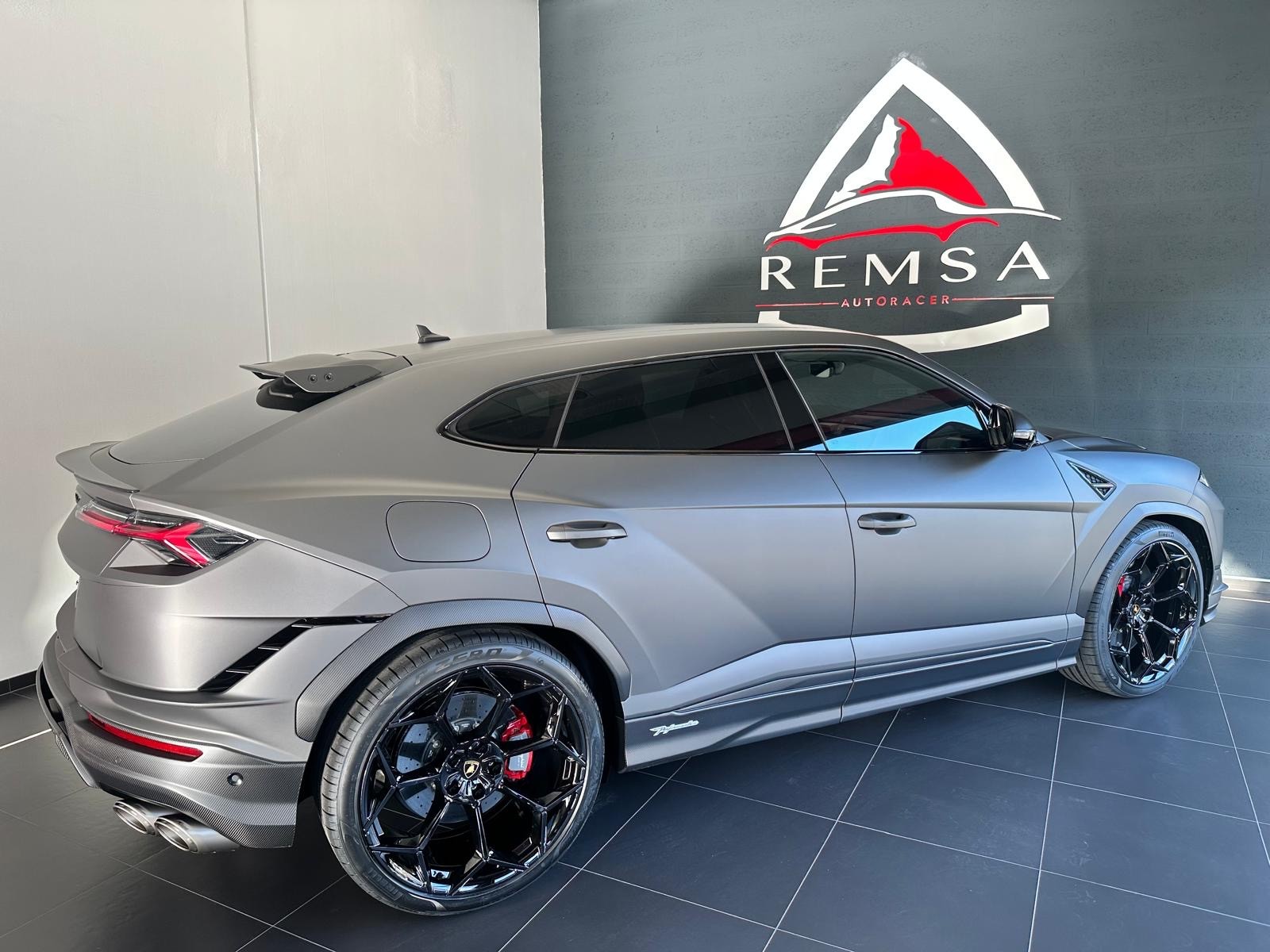 LAMBORGHINI URUS Performante