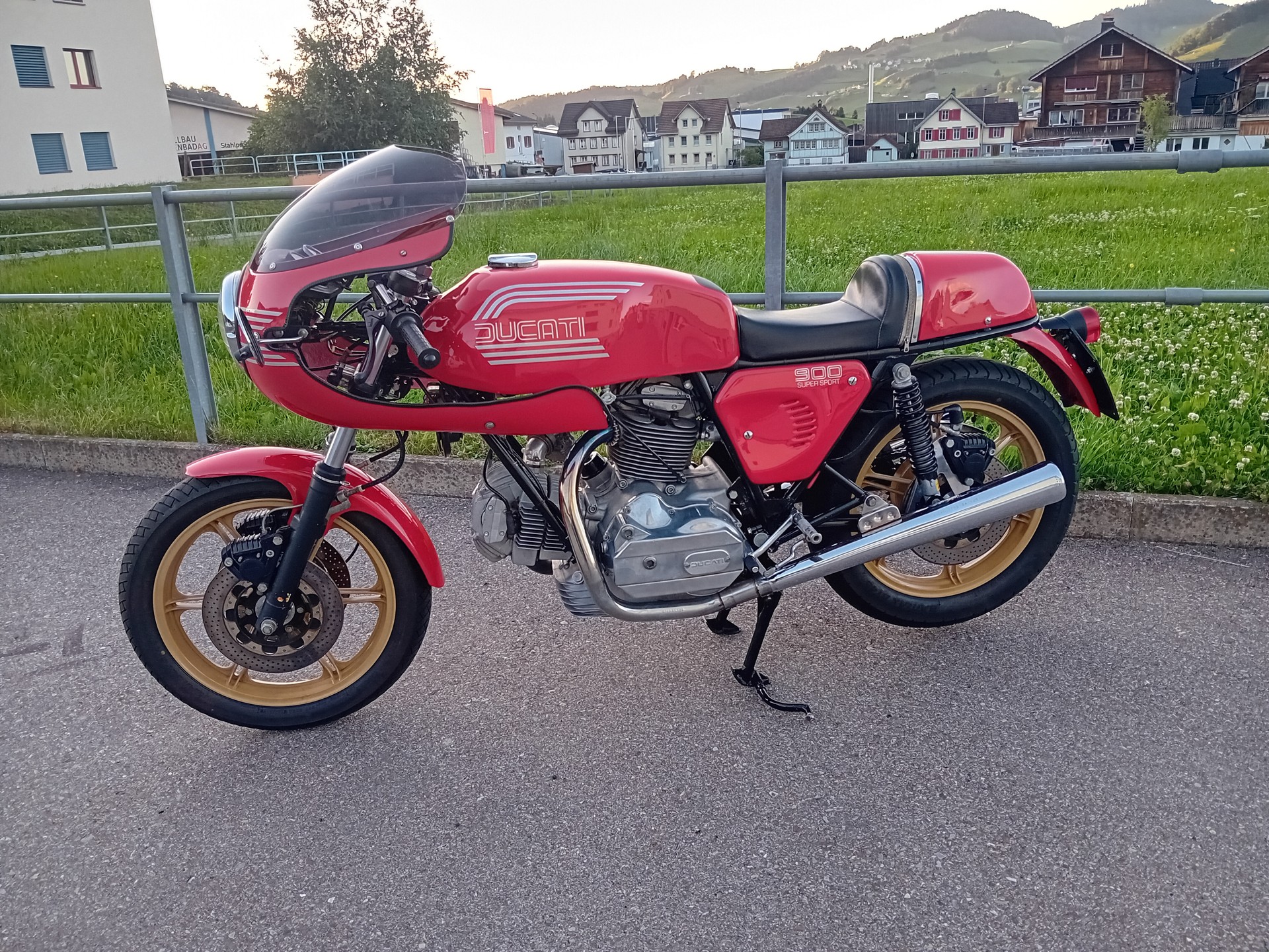 DUCATI 900 SS