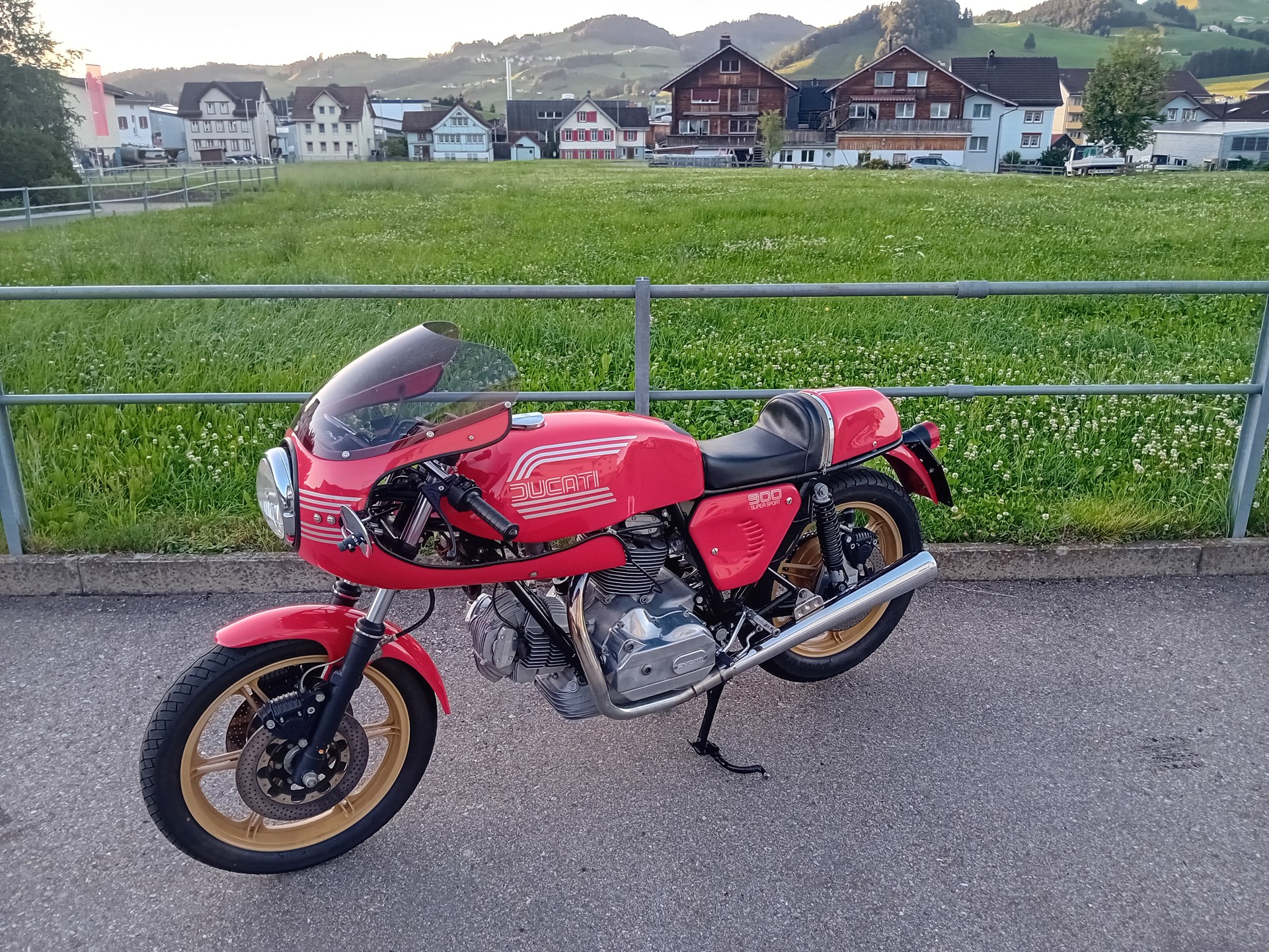 DUCATI 900 SS-image-1