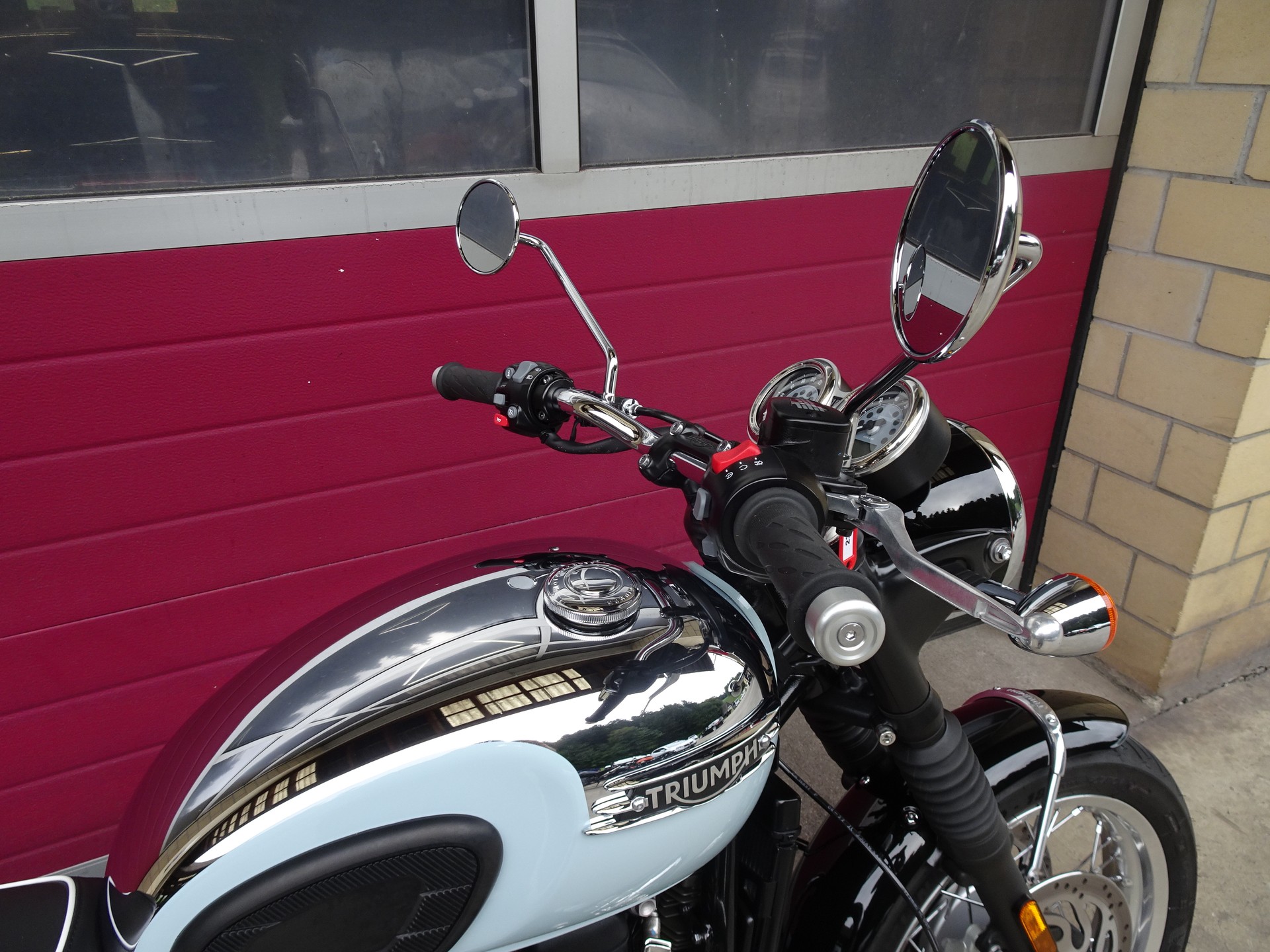 TRIUMPH Bonneville T120-image-4
