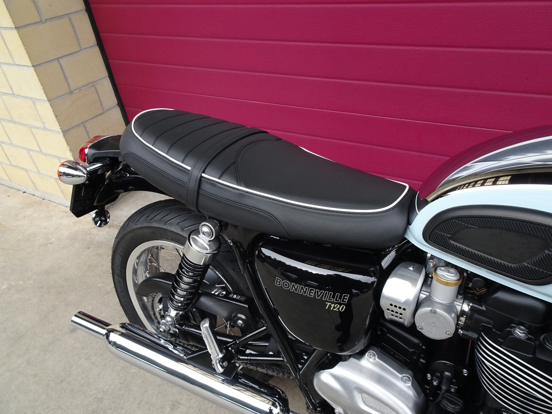 TRIUMPH Bonneville T120-image-6