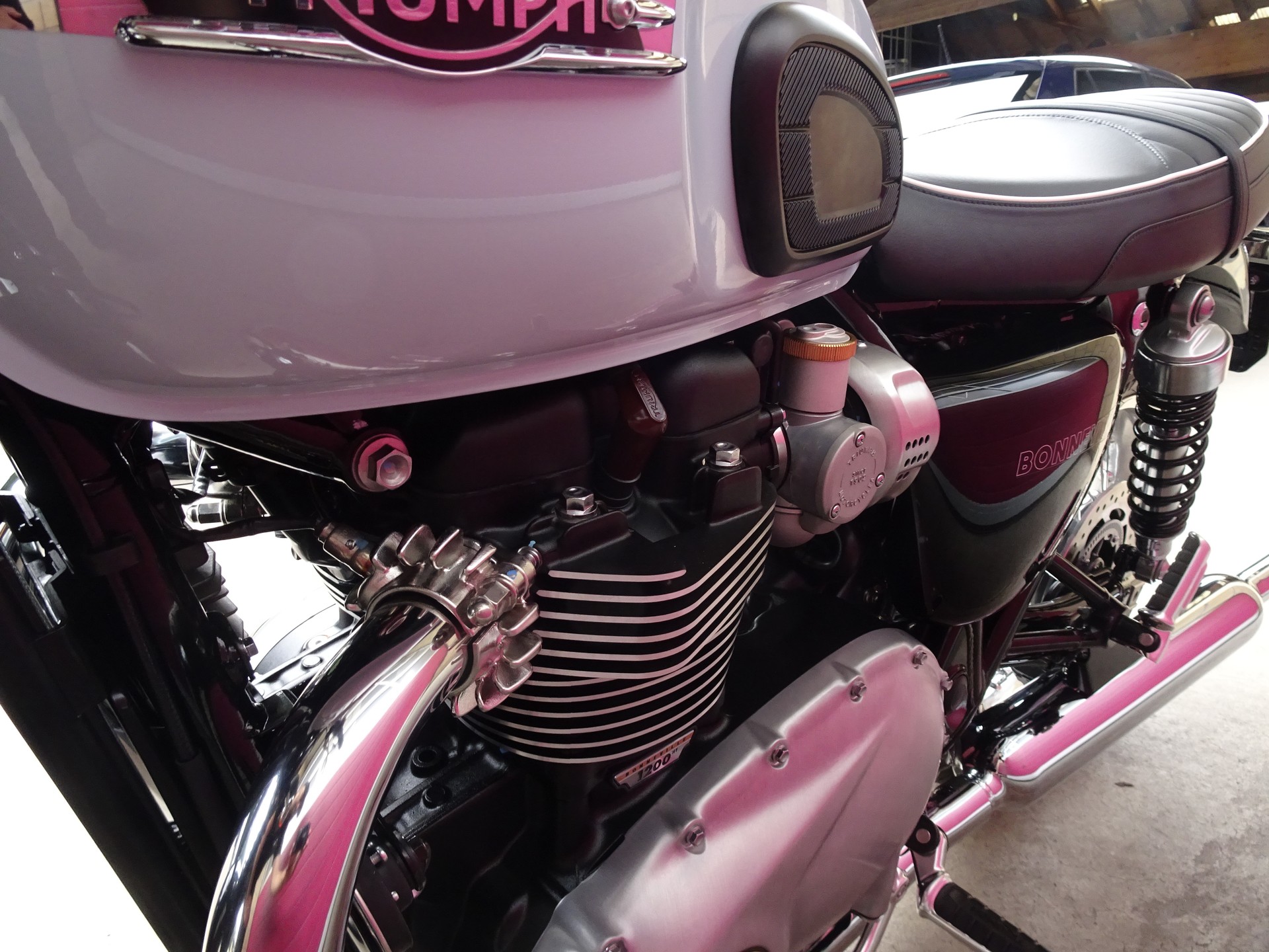 TRIUMPH Bonneville T120-image-12