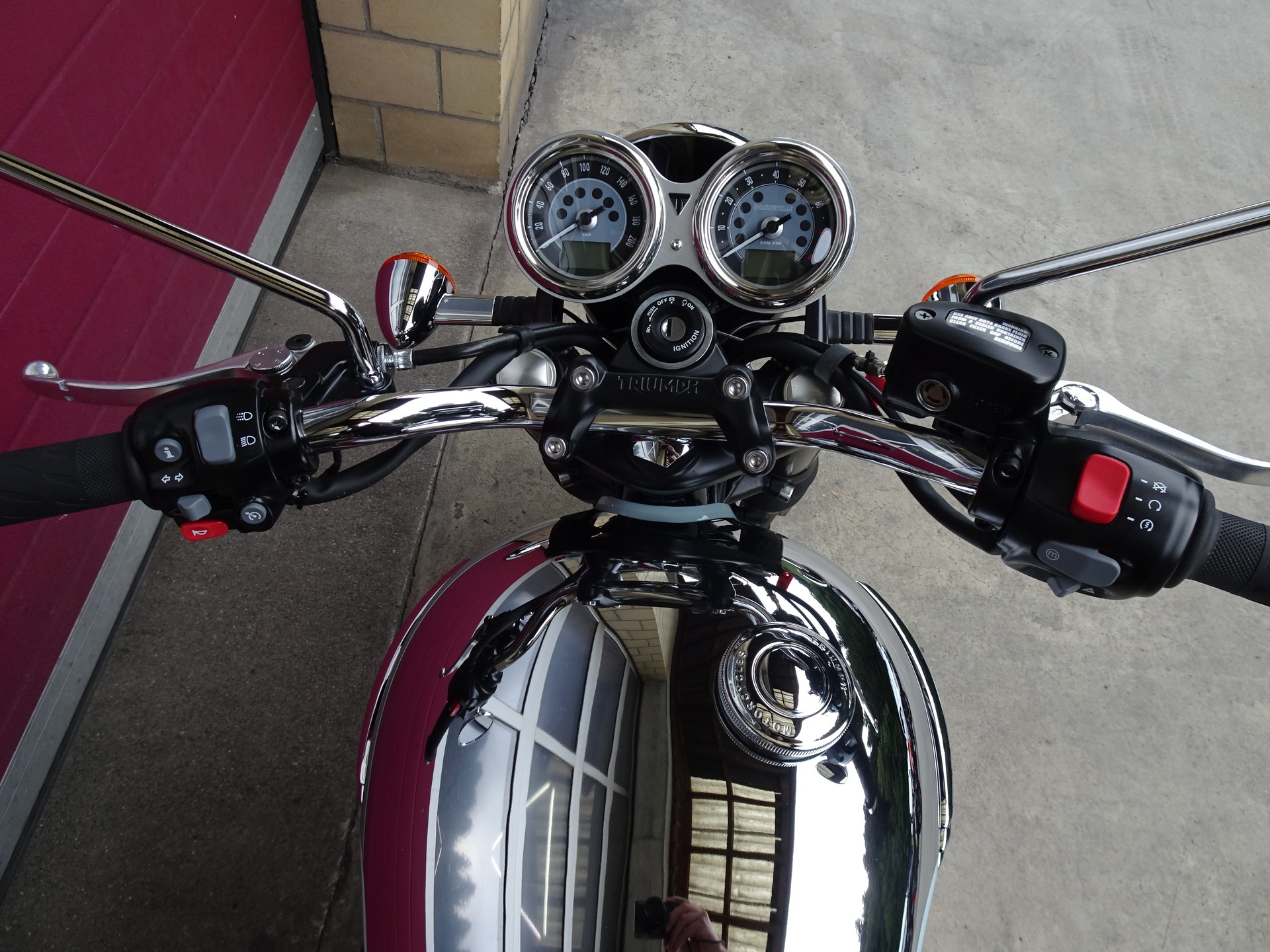 TRIUMPH Bonneville T120-image-5