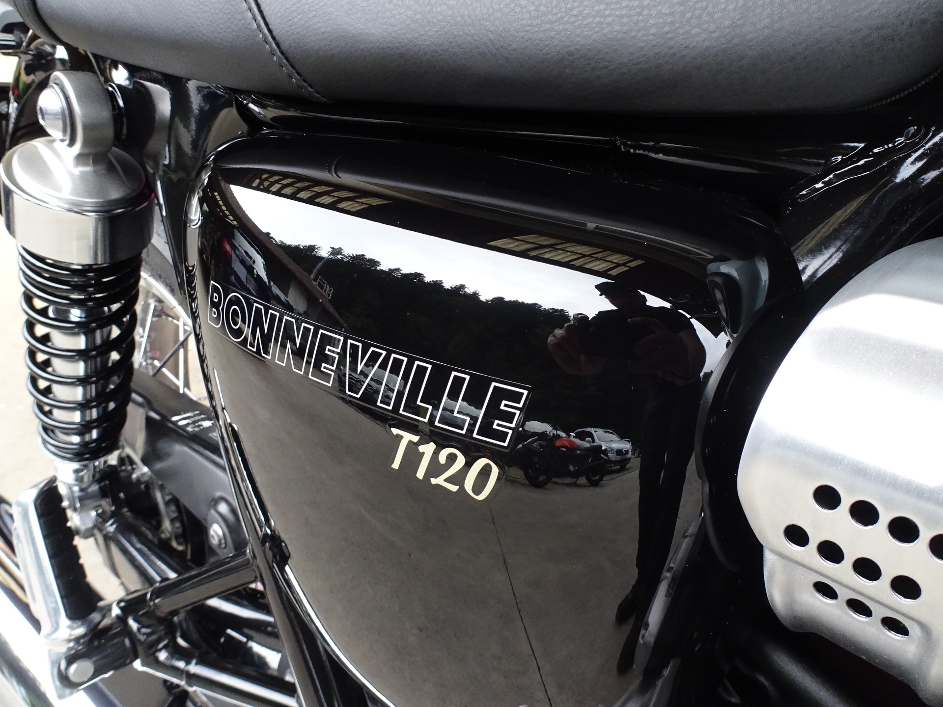 TRIUMPH Bonneville T120-image-13