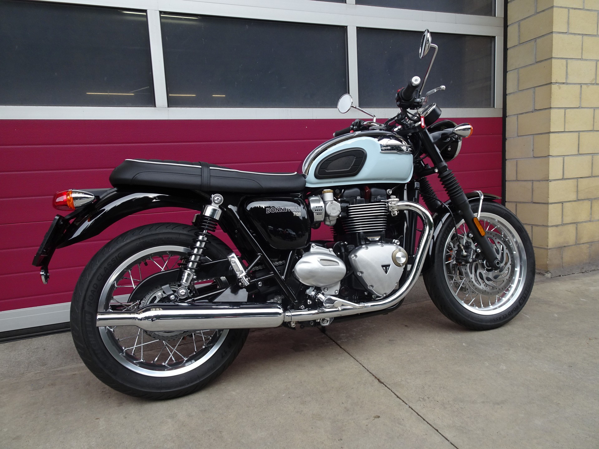 TRIUMPH Bonneville T120-image-8